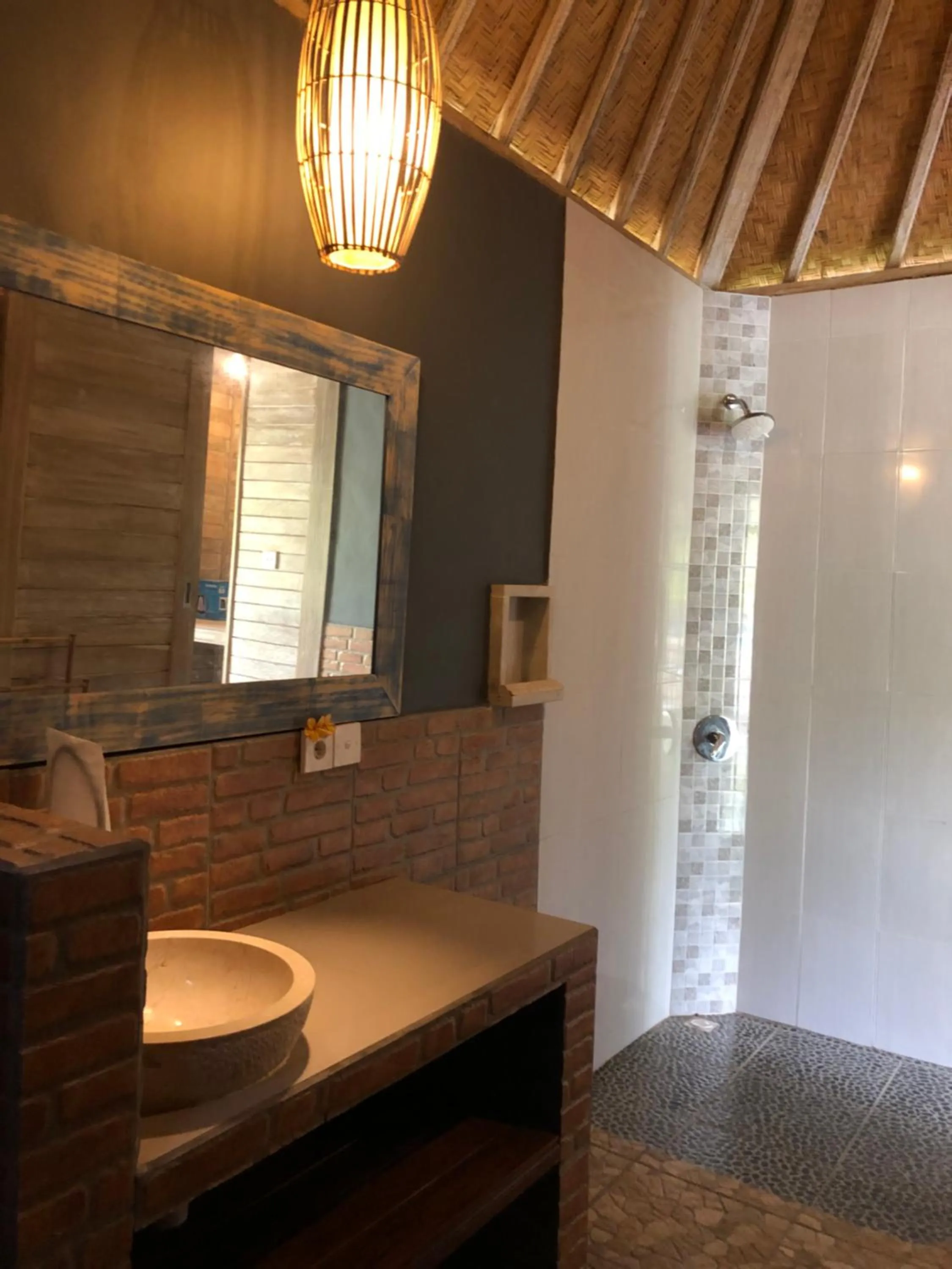 Bathroom in Le Biu garden View