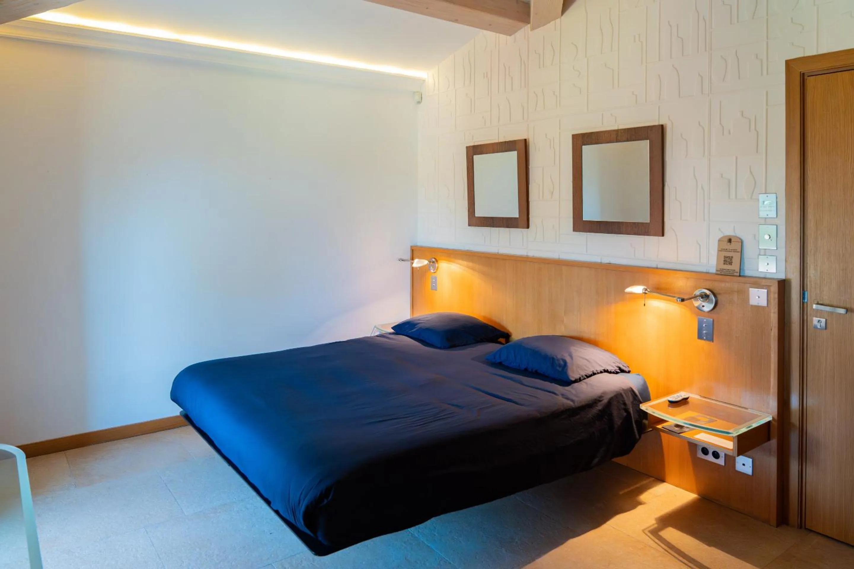 Bedroom, Bed in BASTIDE DE RAMATUELLE