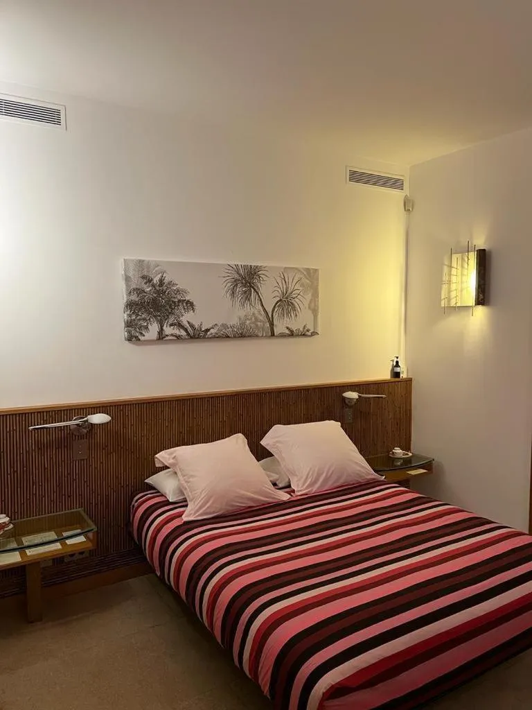 Bedroom, Bed in BASTIDE DE RAMATUELLE