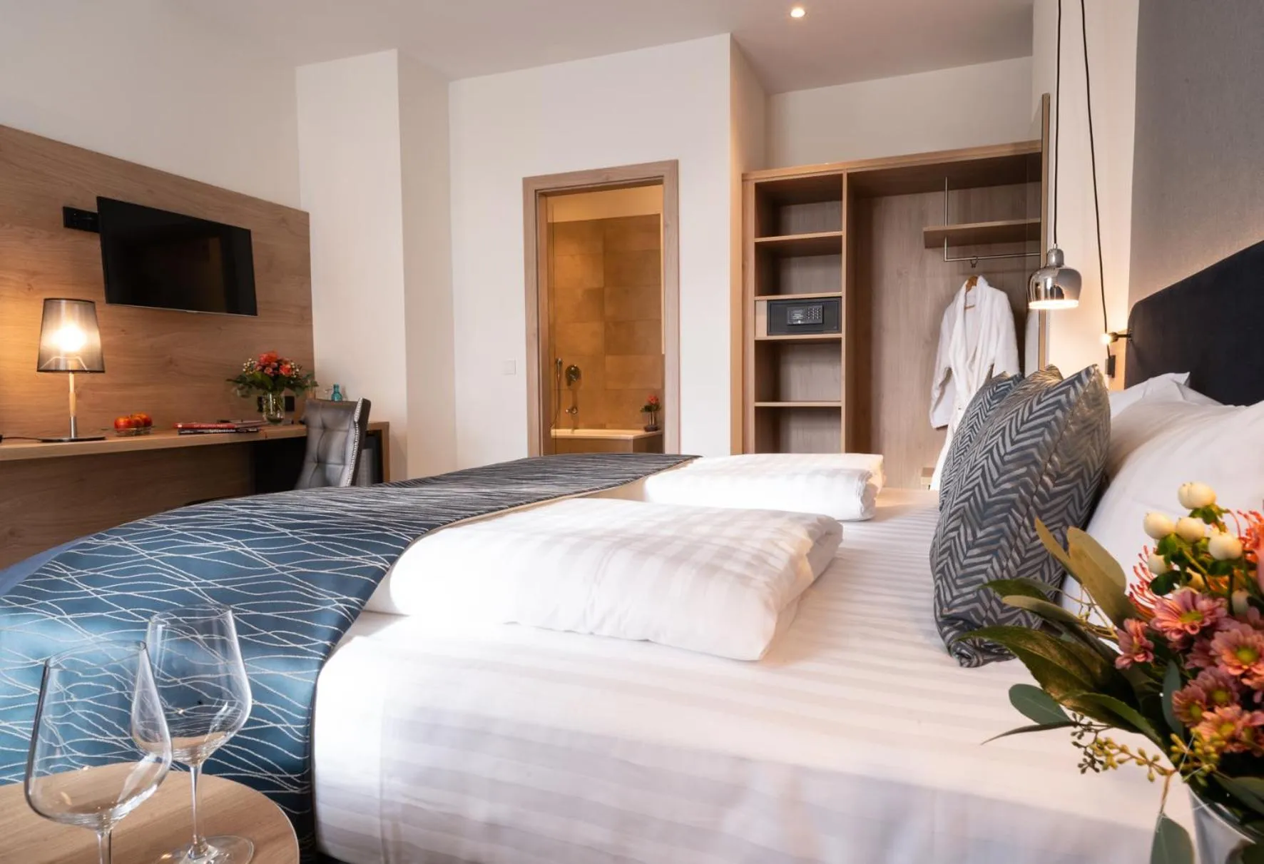 Photo of the whole room, Bed in Romantik Hotel Villa Sayn