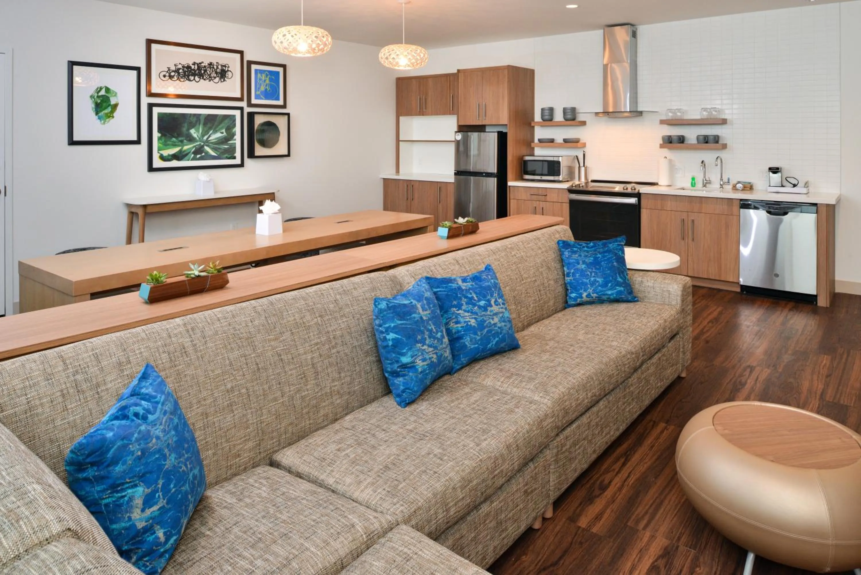 Seating area in Element Kansas City Overland Park