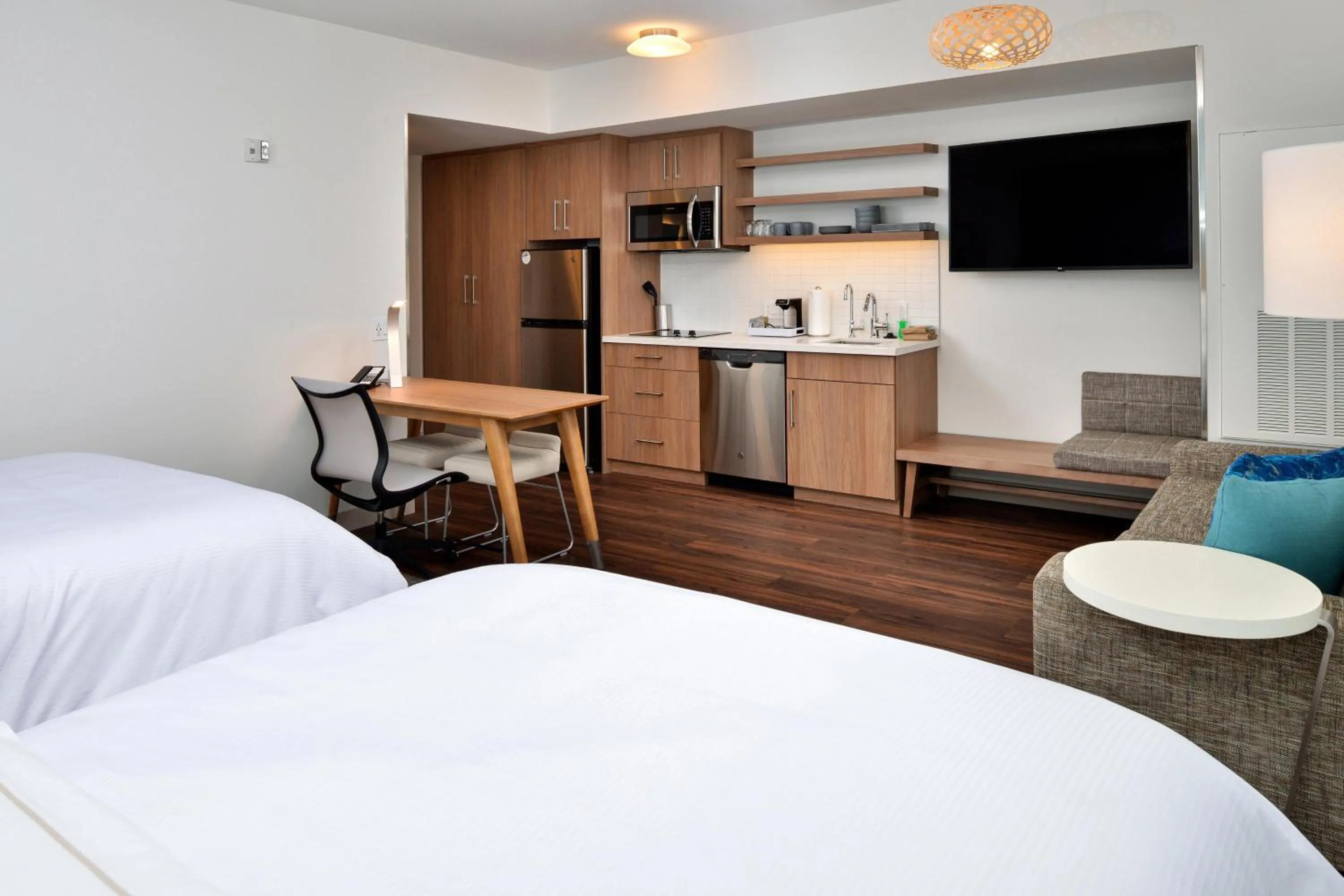 Photo of the whole room, Bed in Element Kansas City Overland Park