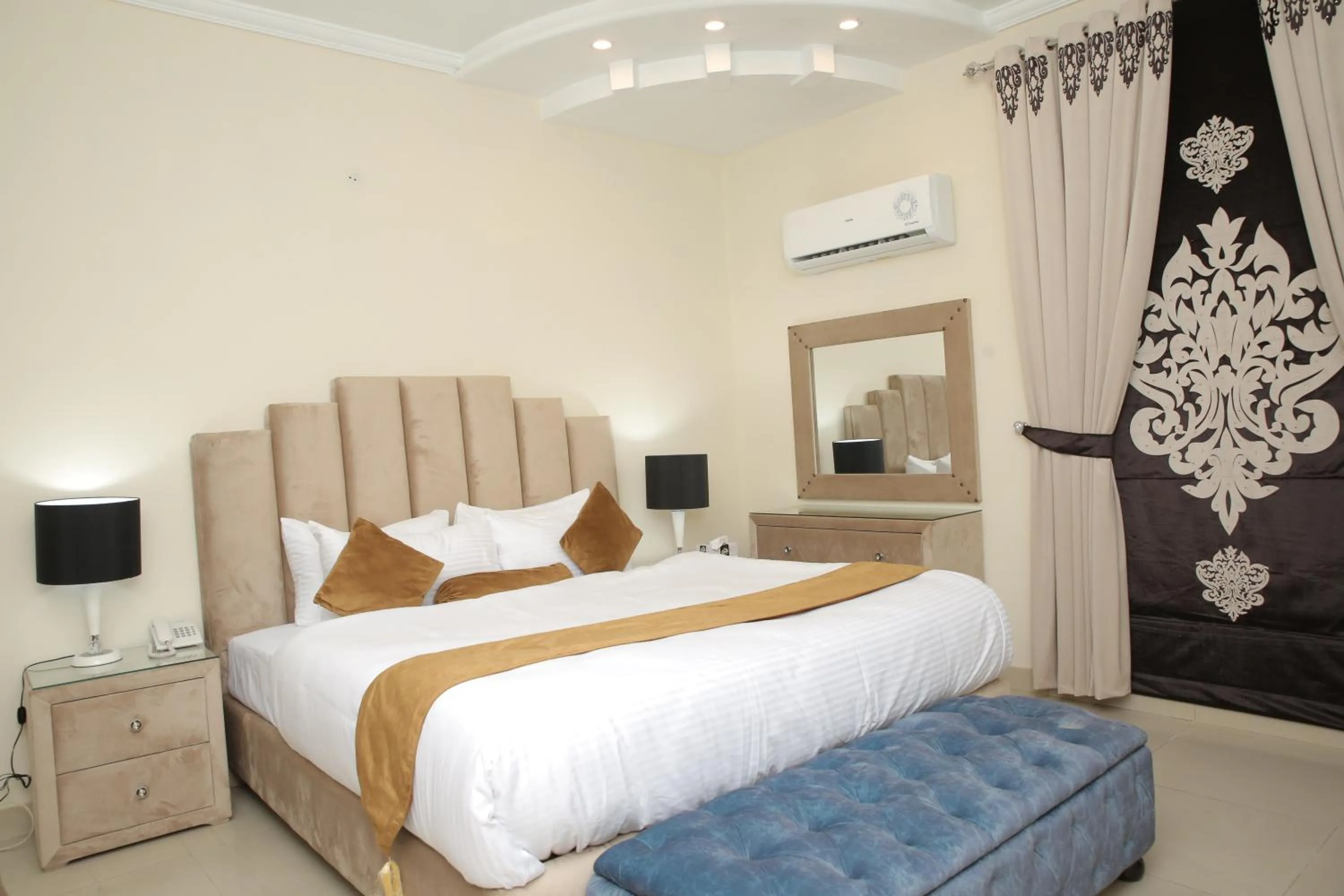 Bedroom, Bed in Premier Inn Grand Gulberg Lahore