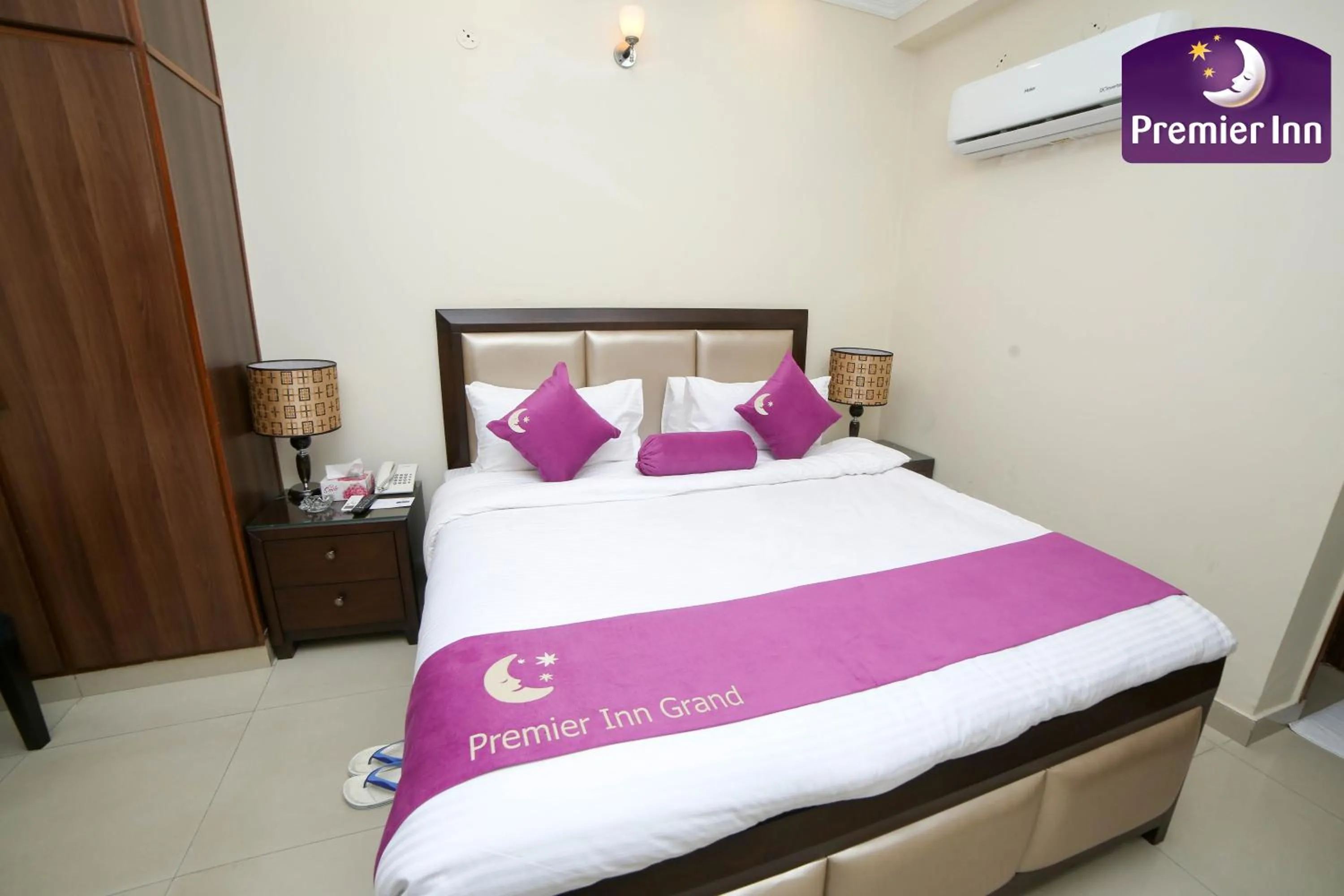 Photo of the whole room, Bed in Premier Inn Grand Gulberg Lahore