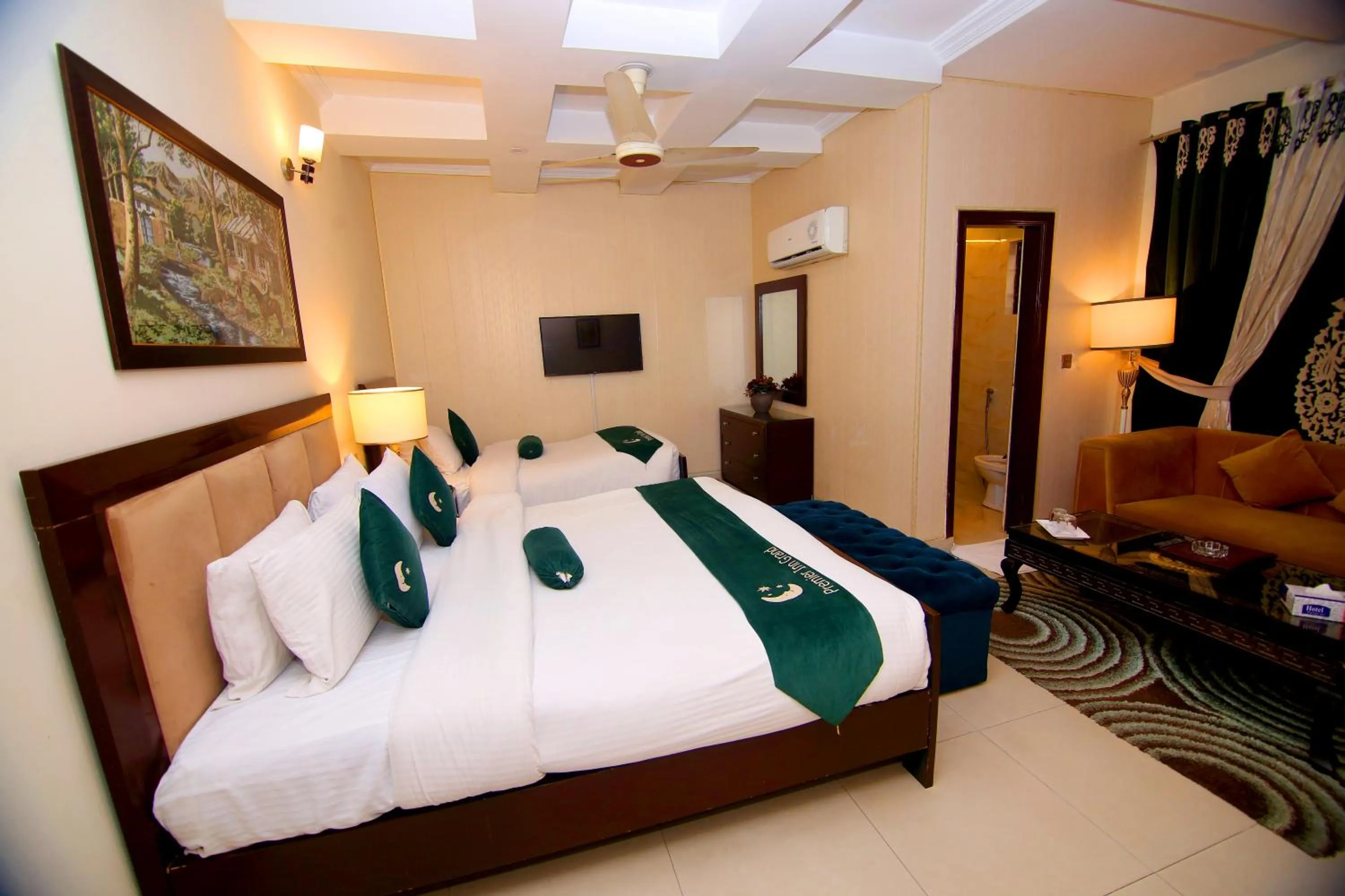 Bedroom, Bed in Premier Inn Grand Gulberg Lahore