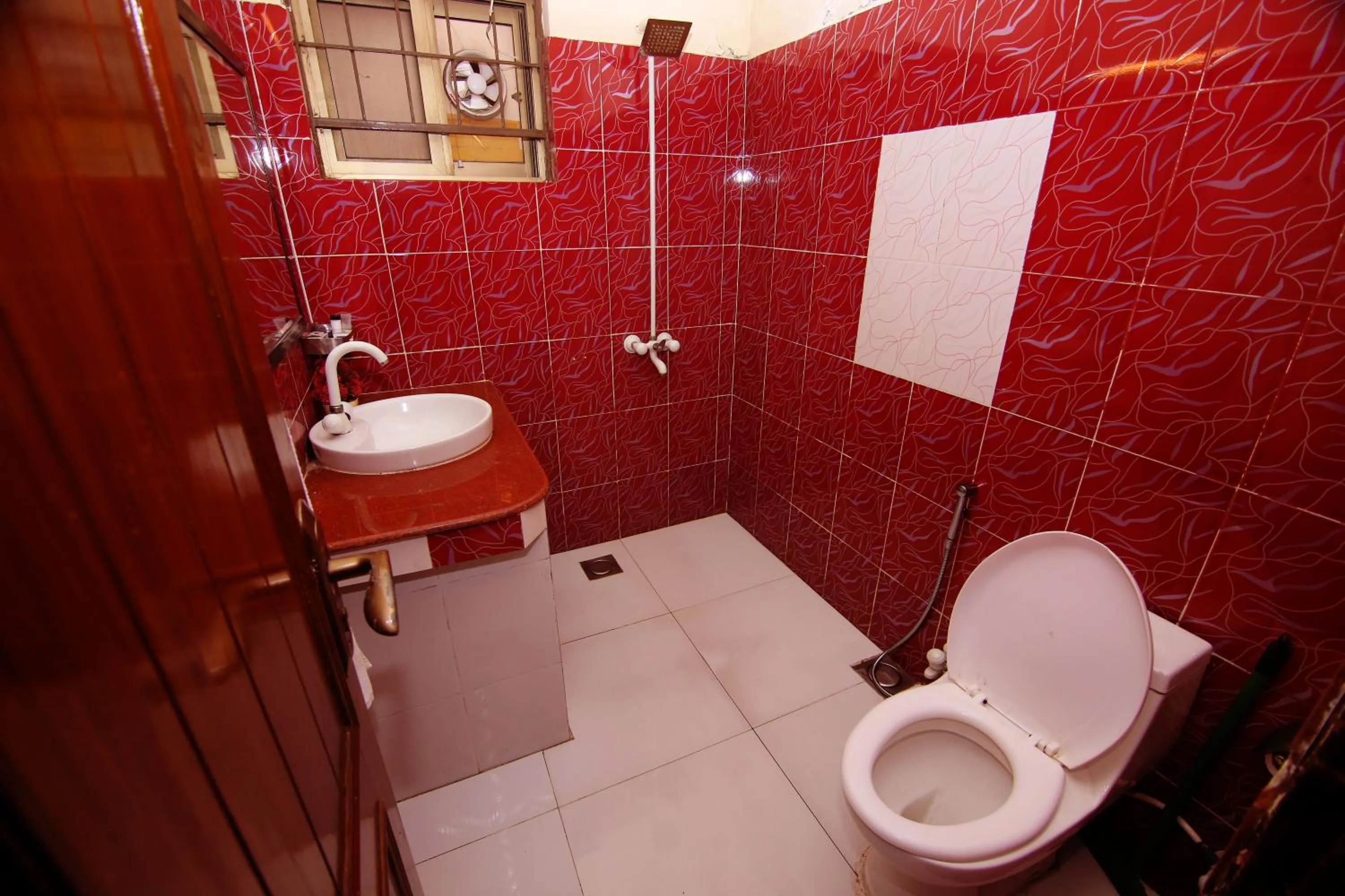 Bathroom in Premier Inn Grand Gulberg Lahore