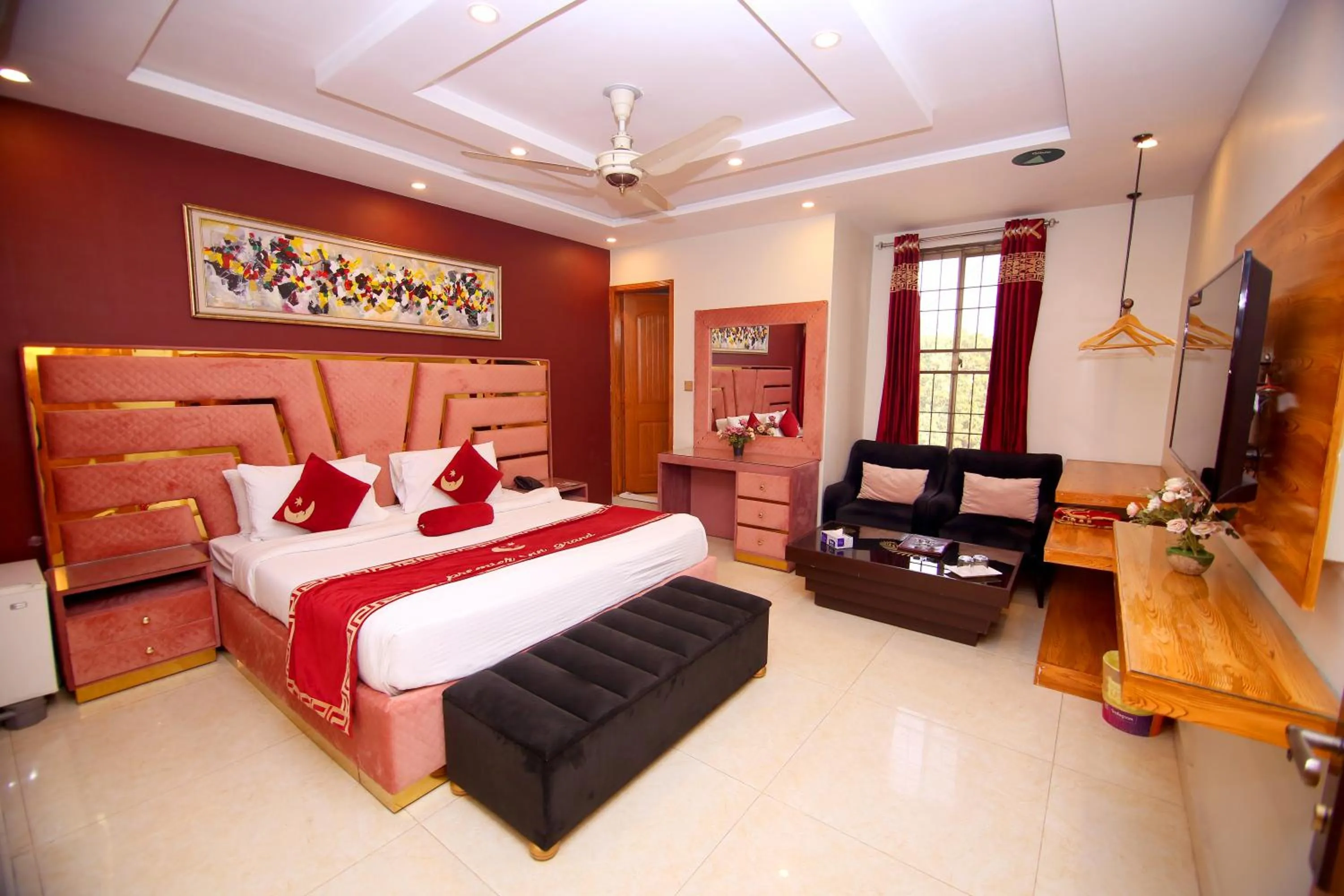 Bedroom, Bed in Premier Inn Grand Gulberg Lahore