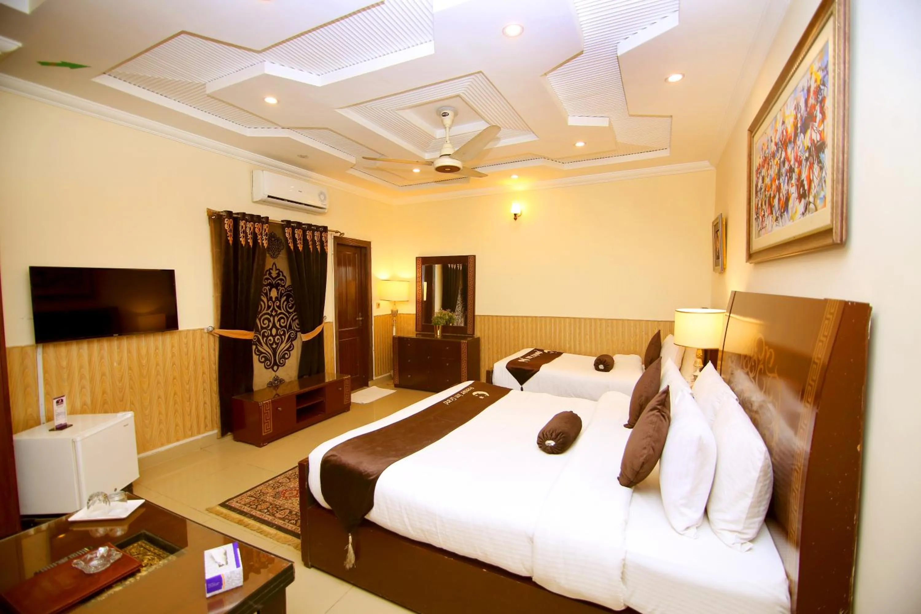 Bathroom, Bed in Premier Inn Grand Gulberg Lahore