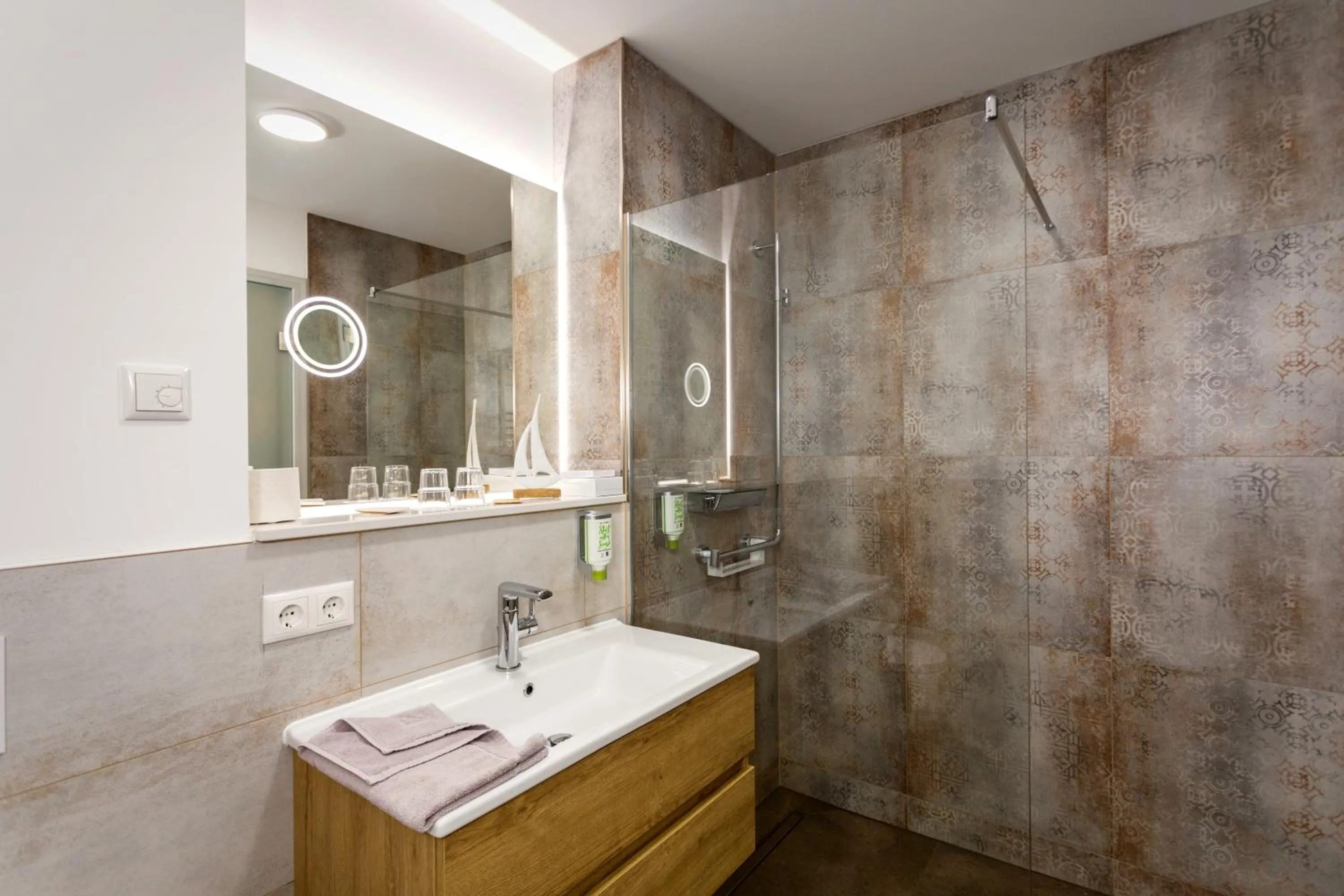 Shower in Hotel & Restaurant Hanse Kogge