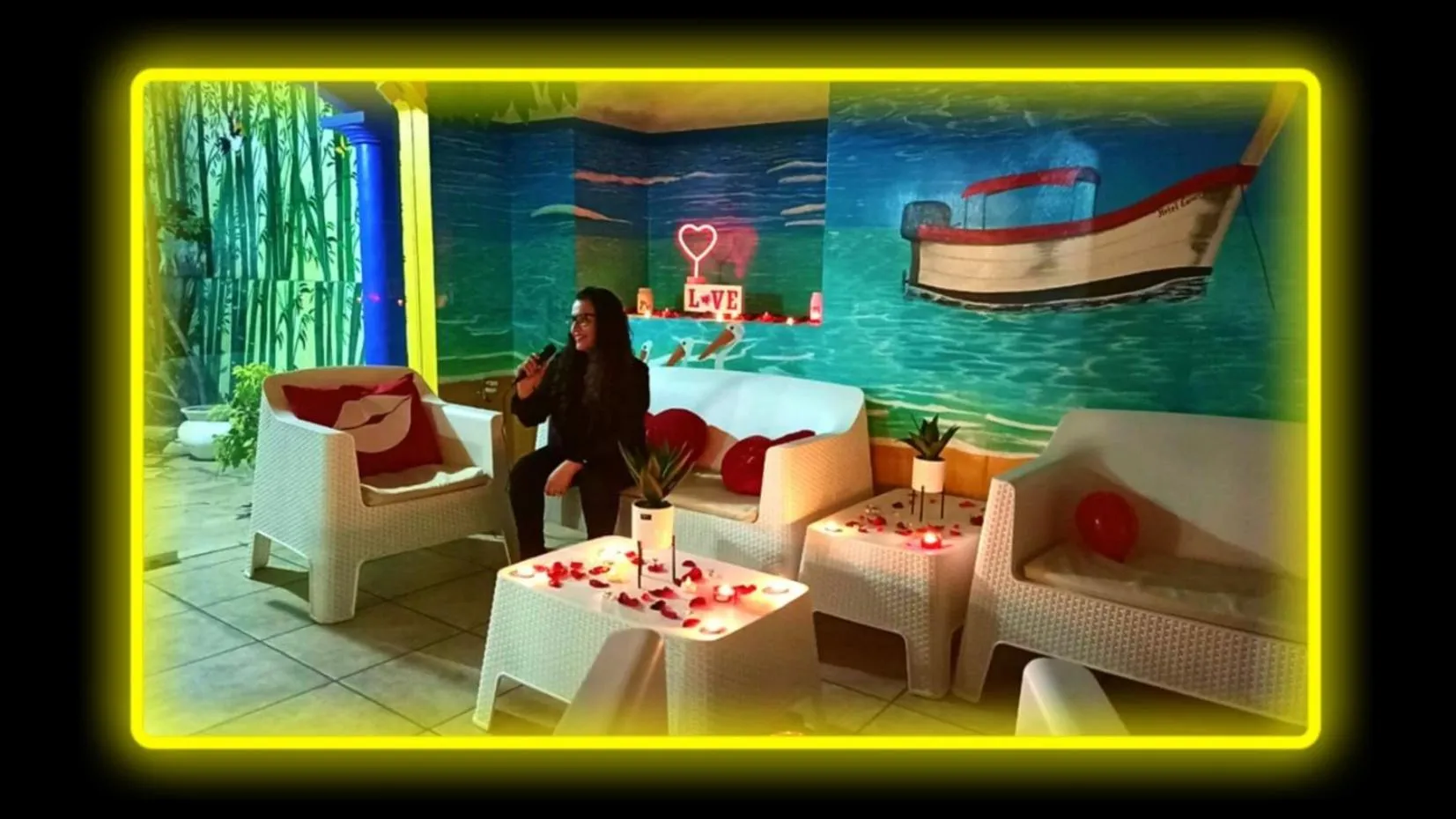 Living room in HOTEL ESMERALDA