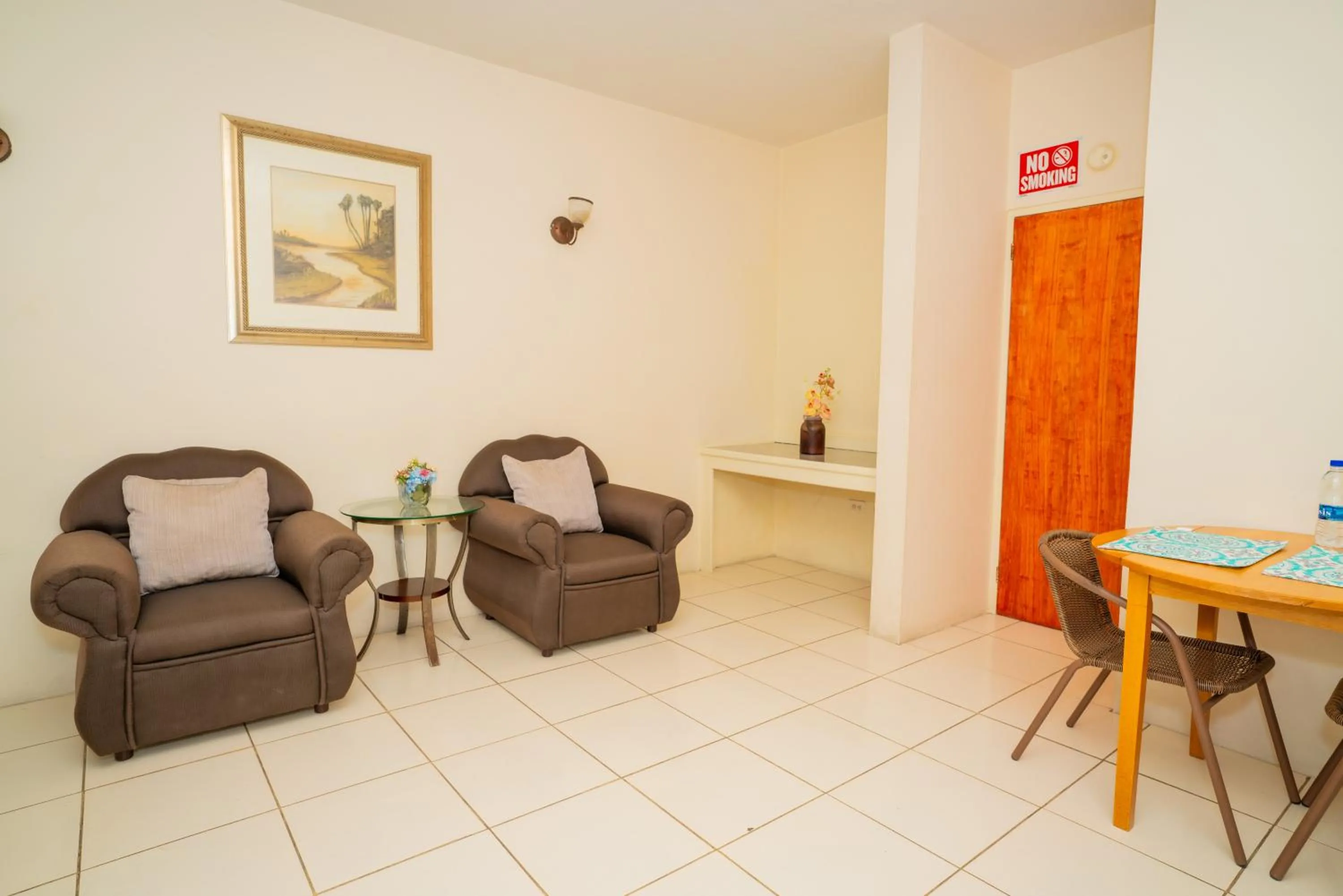 Connie's Comfort Suites