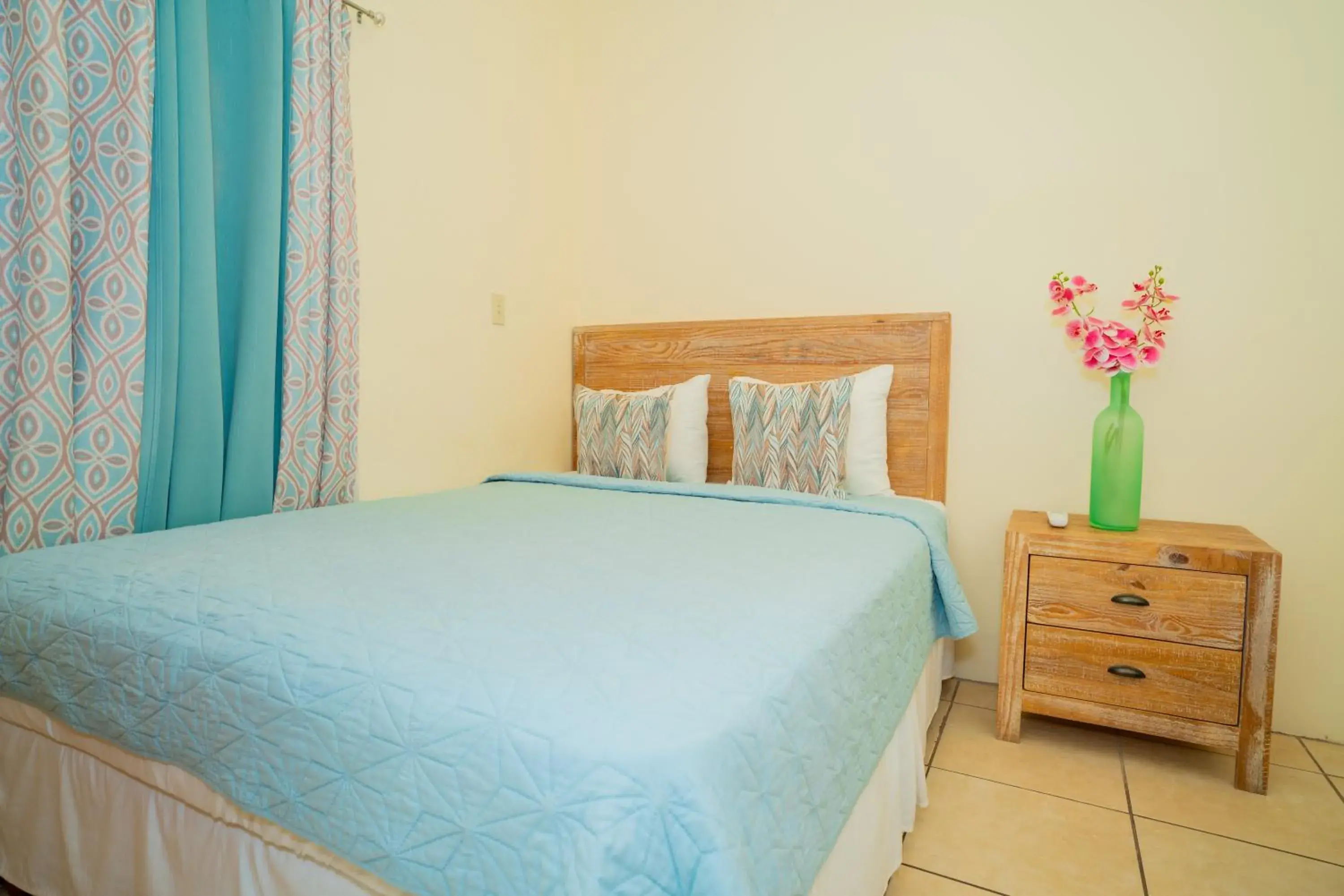 Economy Room - single occupancy in Connie's Comfort Suites Economy Room - single occupancy in Connie's Comfort Suites