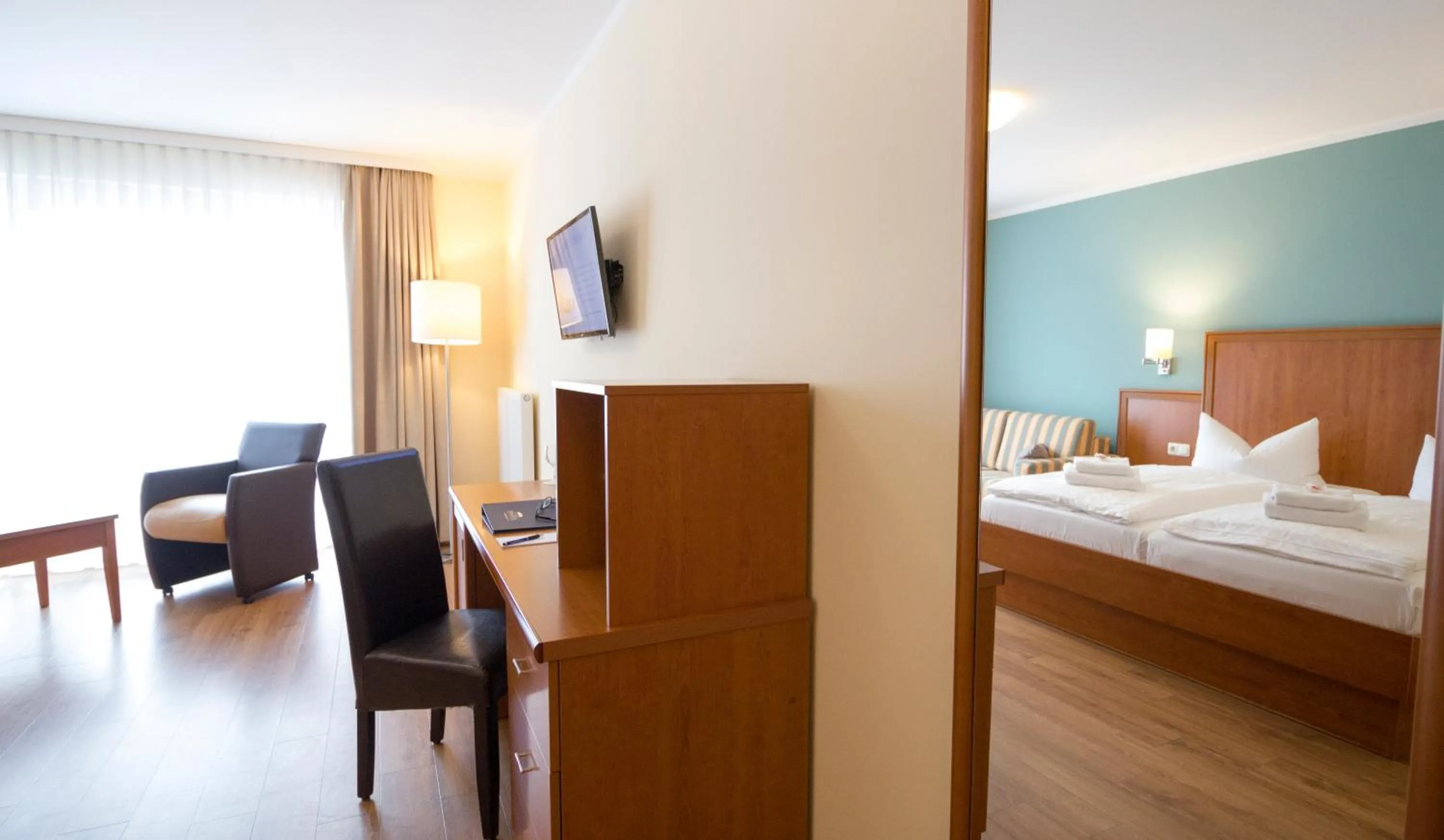 Photo of the whole room, Bed in R&R Strandhotel Baabe