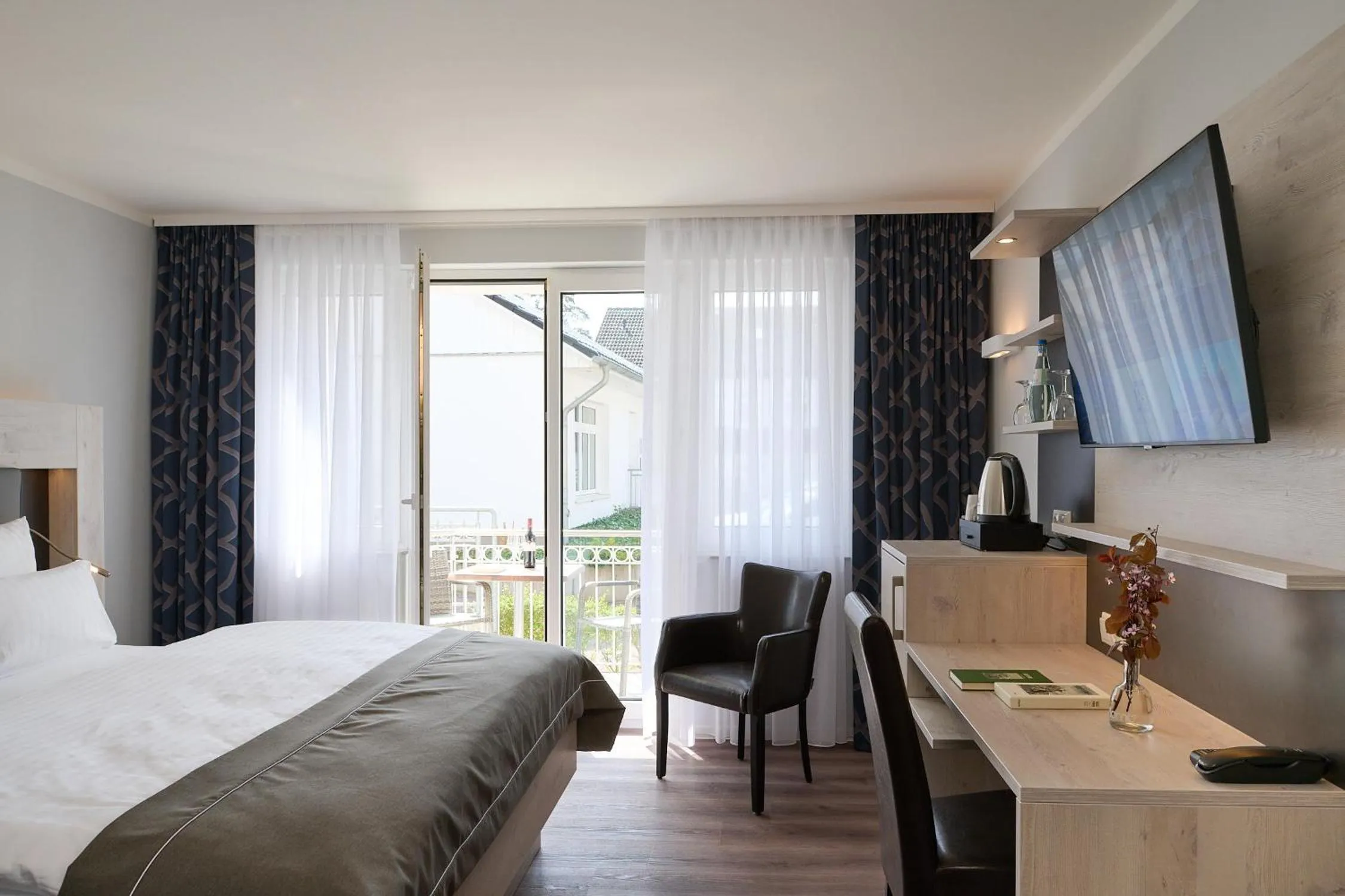 Photo of the whole room, Bed in R&R Strandhotel Baabe