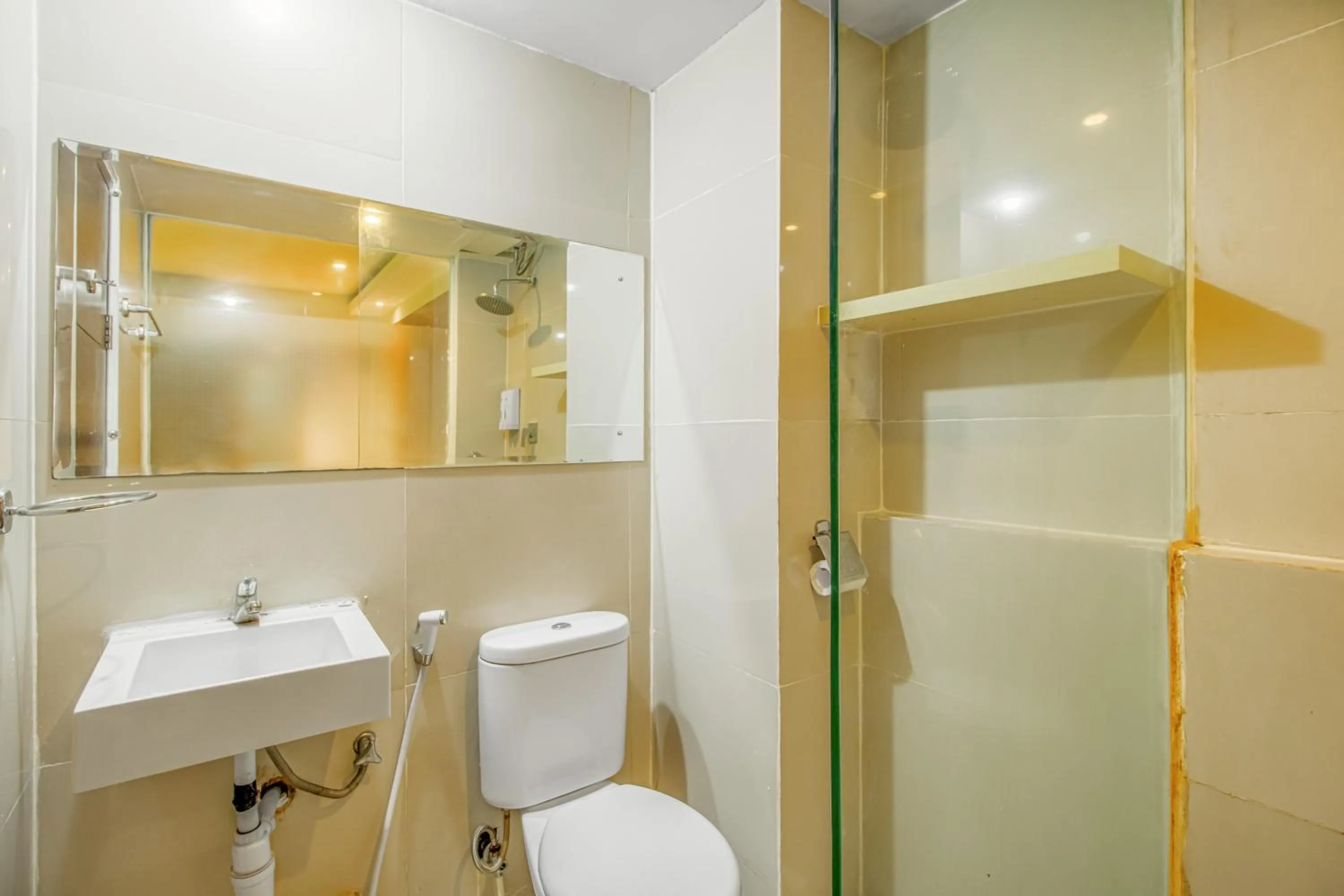 Bathroom in Skyland Bogor Valley Apartments