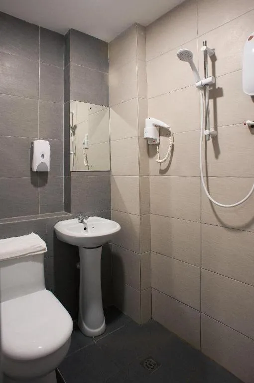 Bathroom in Econtel Queensbay