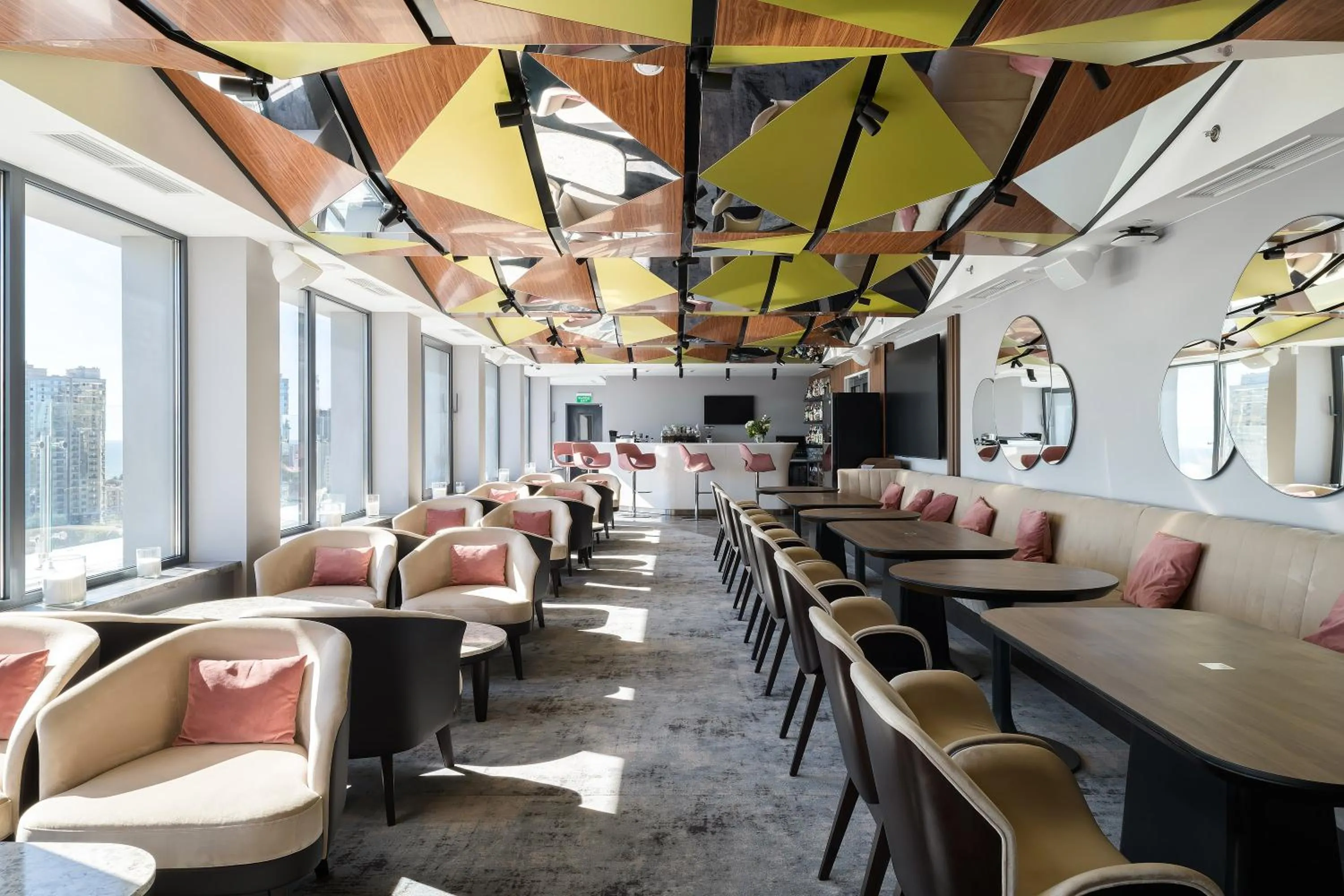 Lounge or bar in Premier Hotel Odesa