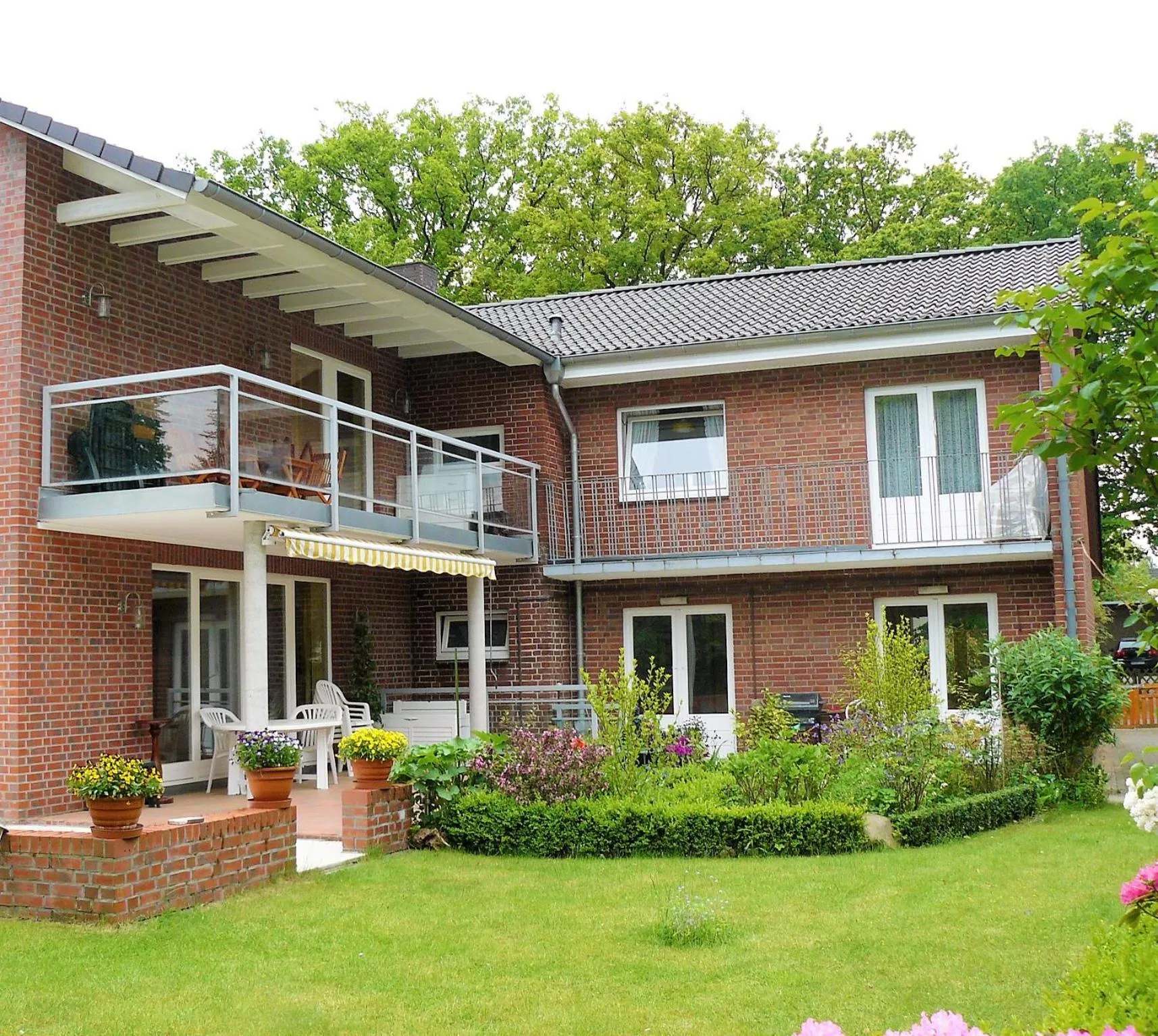 Property building in Sasishaus