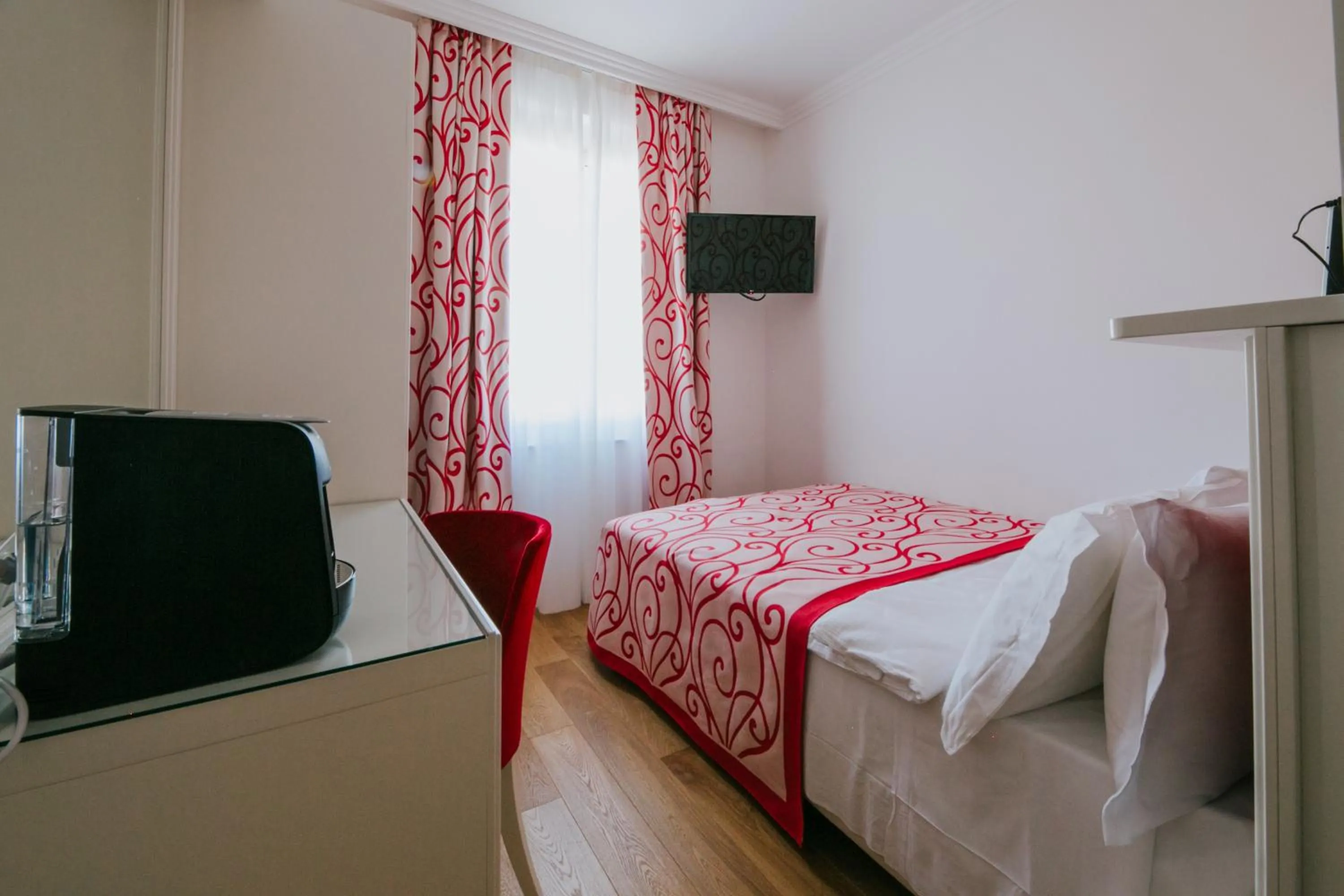 Photo of the whole room, Bed in Hotel Città di Parenzo