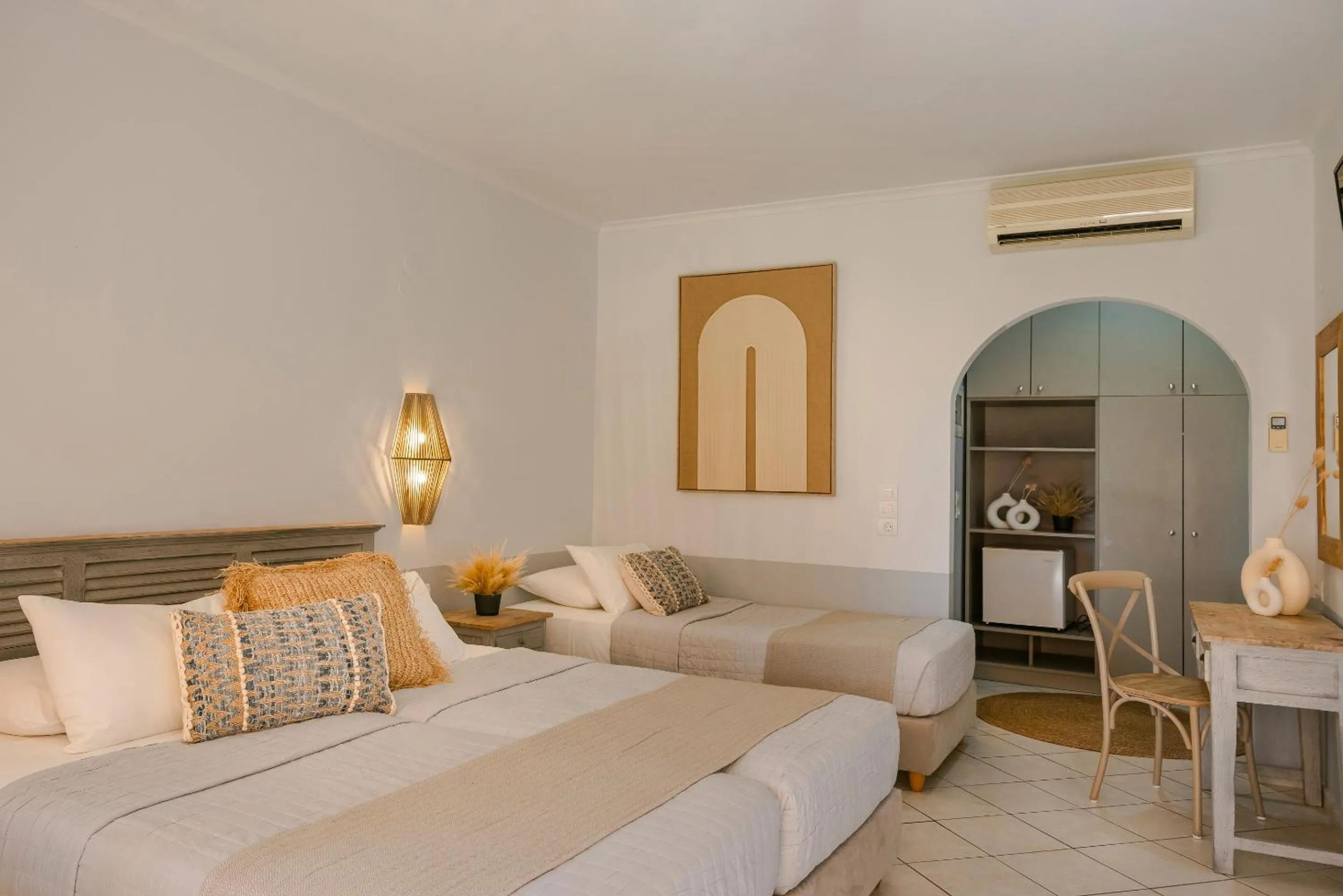 View (from property/room), Bed in Makis Hotel