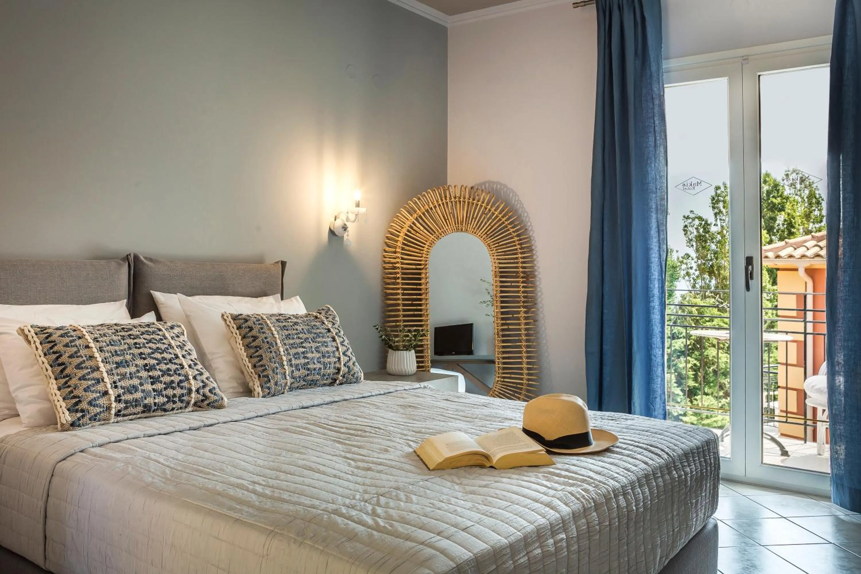 Bedroom, Bed in Makis Hotel