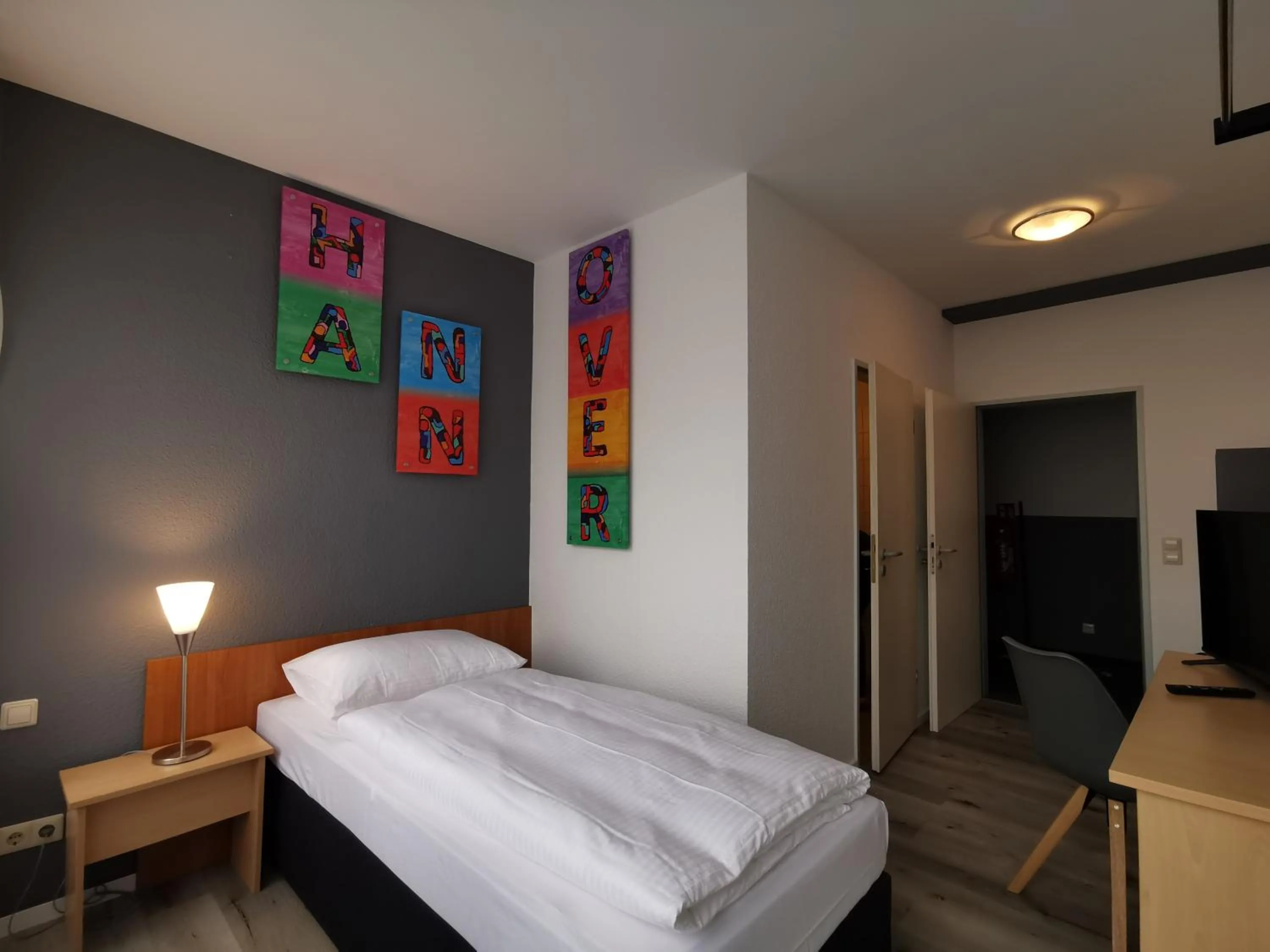 Photo of the whole room, Bed in Plaza Inn Hannover City Nord