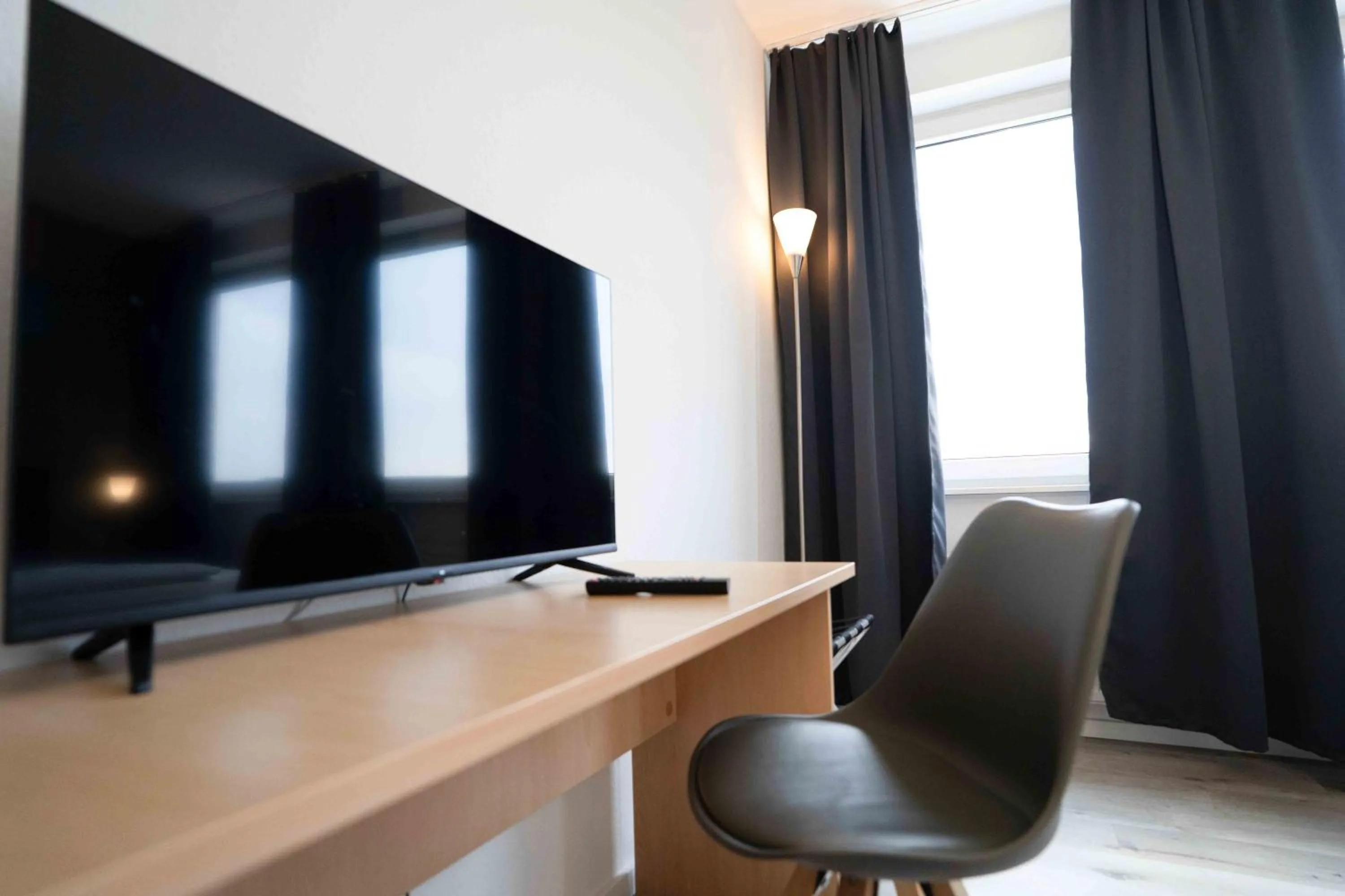 TV and multimedia in Plaza Inn Hannover City Nord