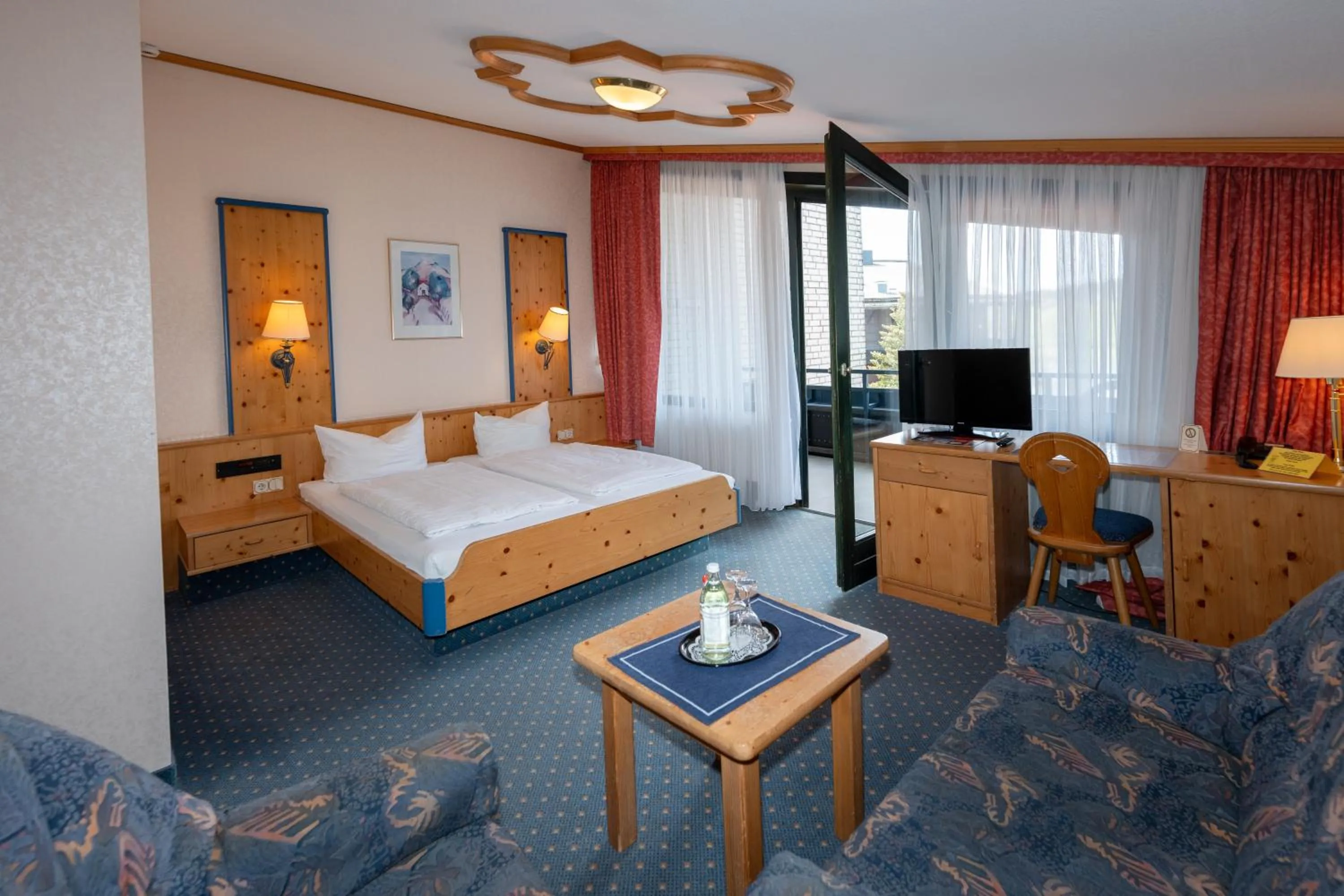 Photo of the whole room, Bed in Hotels am Kranichsee