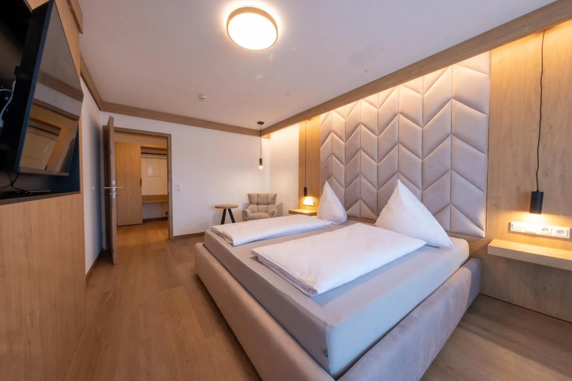 Photo of the whole room, Bed in Hotels am Kranichsee