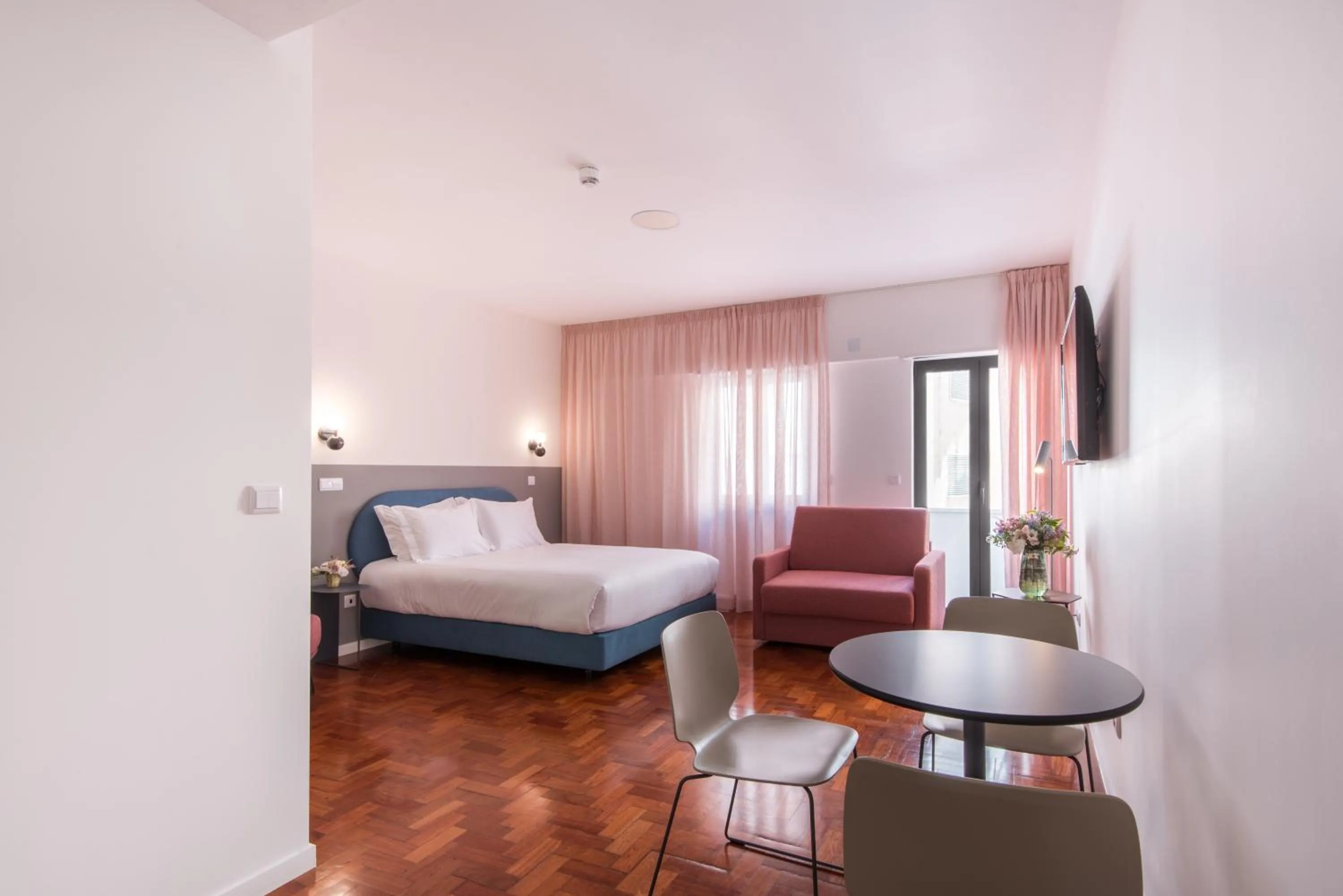 Bed in LSA Campos by Numa