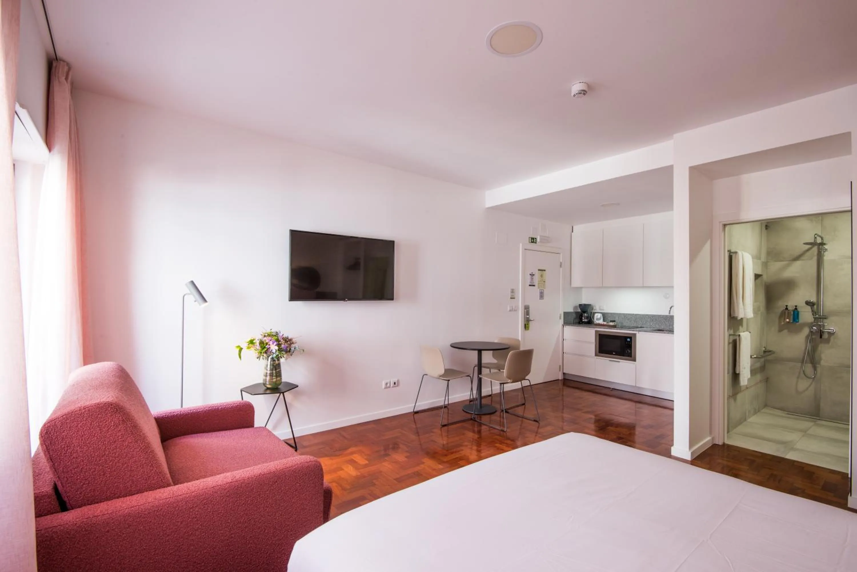 Bedroom, Bed in Lisbon Serviced Apartments - Campos