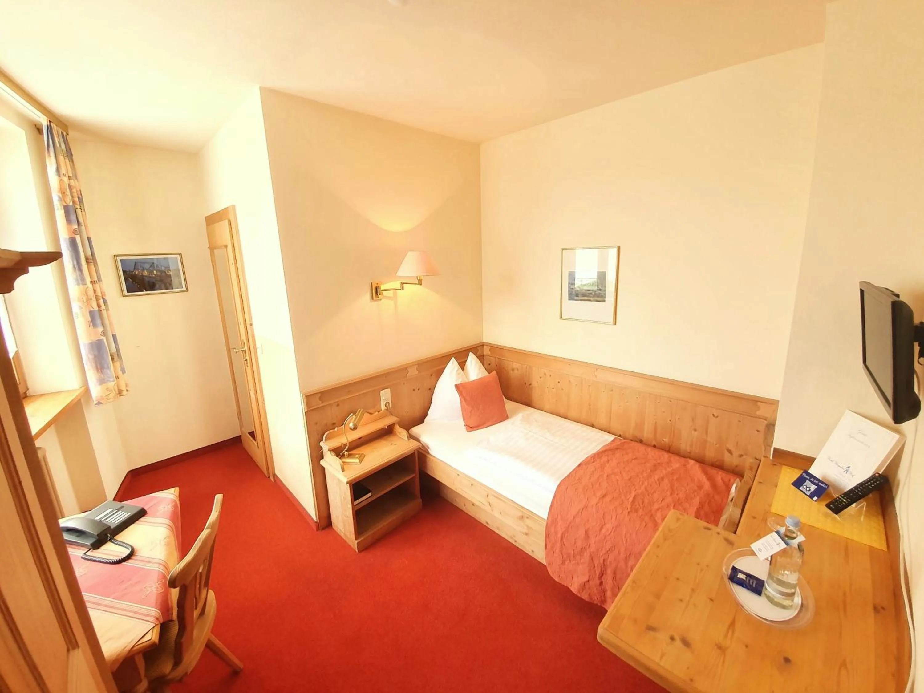 Photo of the whole room, Bed in Hotel Hoyacker Hof