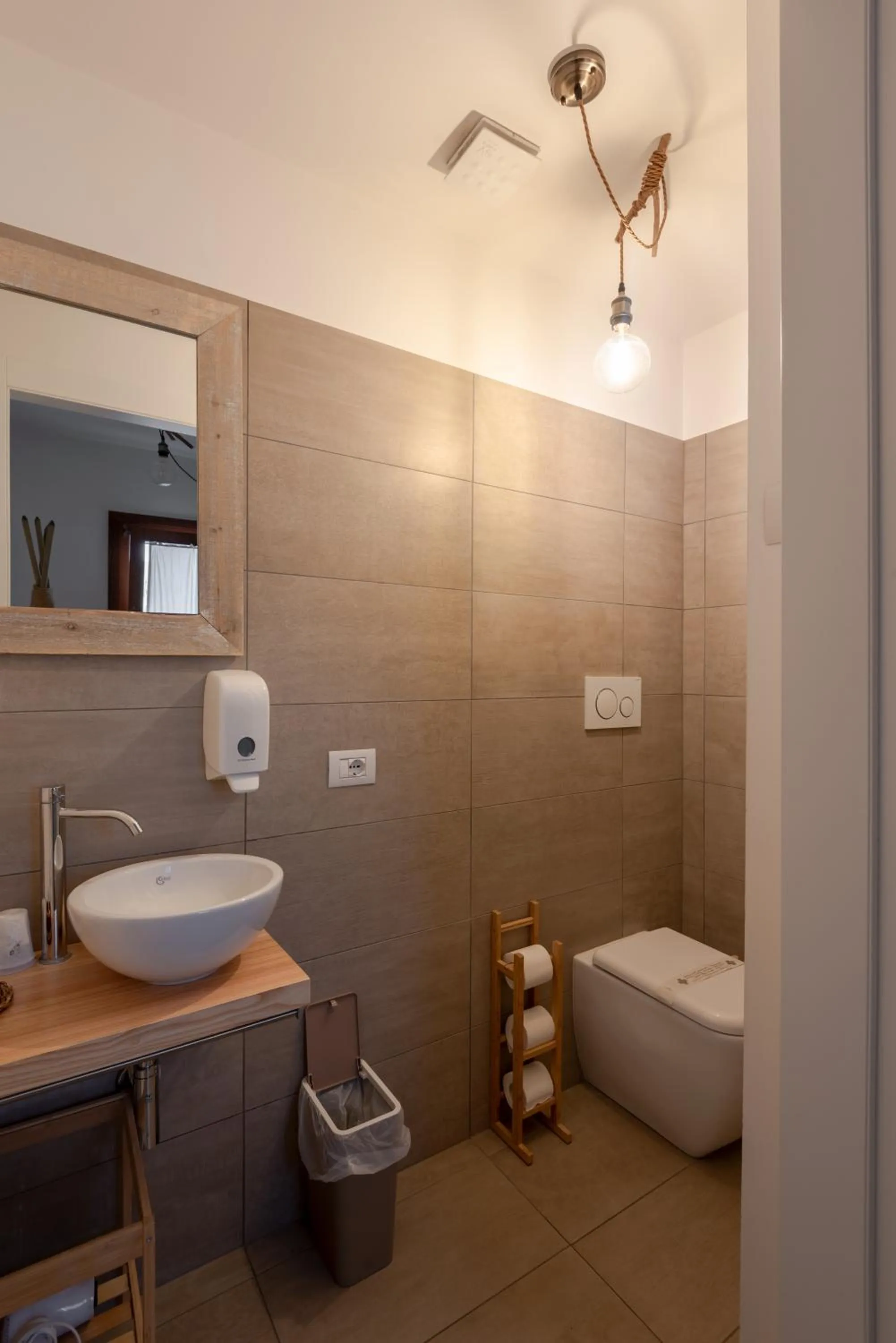 Toilet in BACARìA BED&BREAKFAST