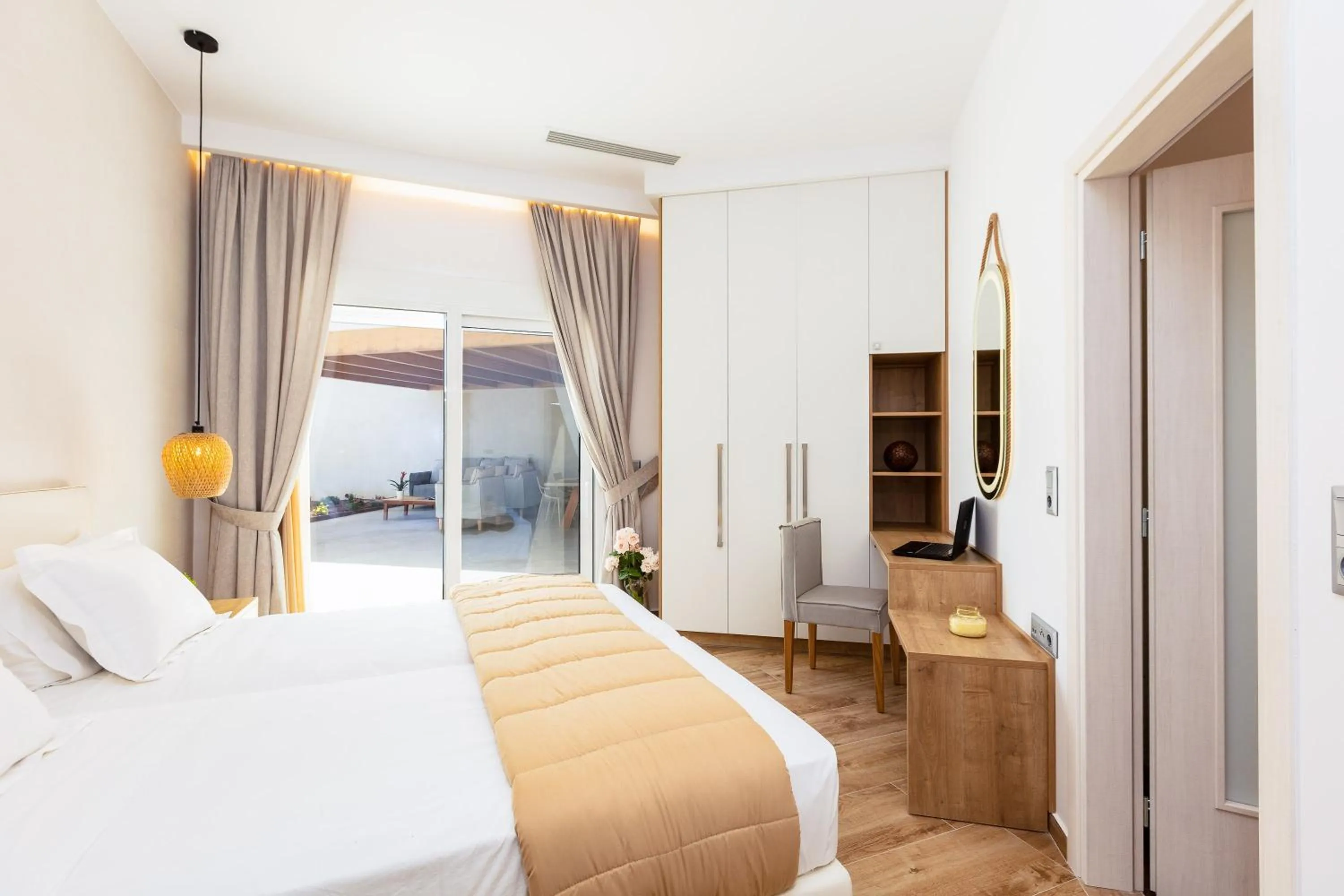 Photo of the whole room, Bed in Residence