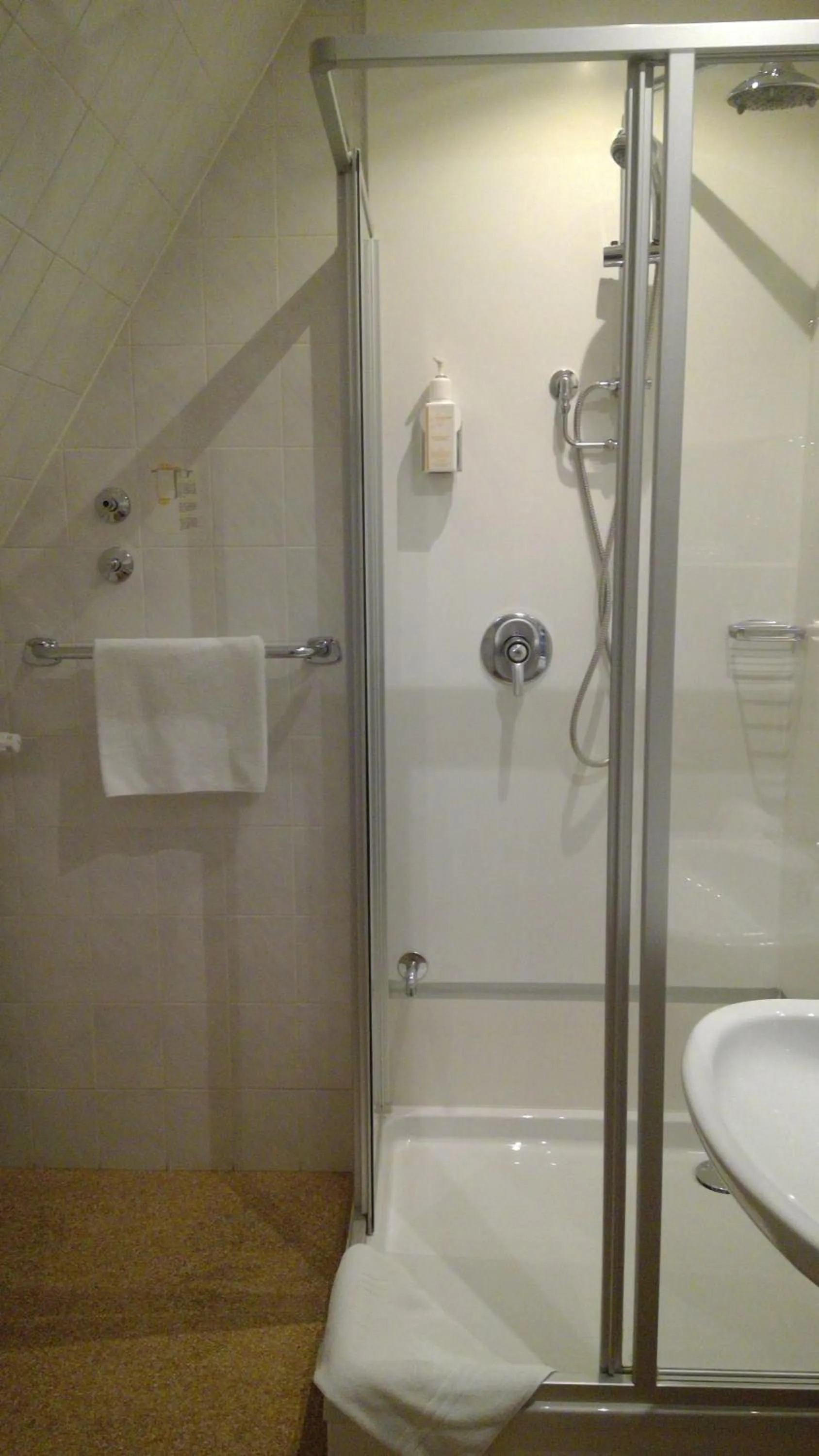 Bathroom in Hotel Augsburger Hof