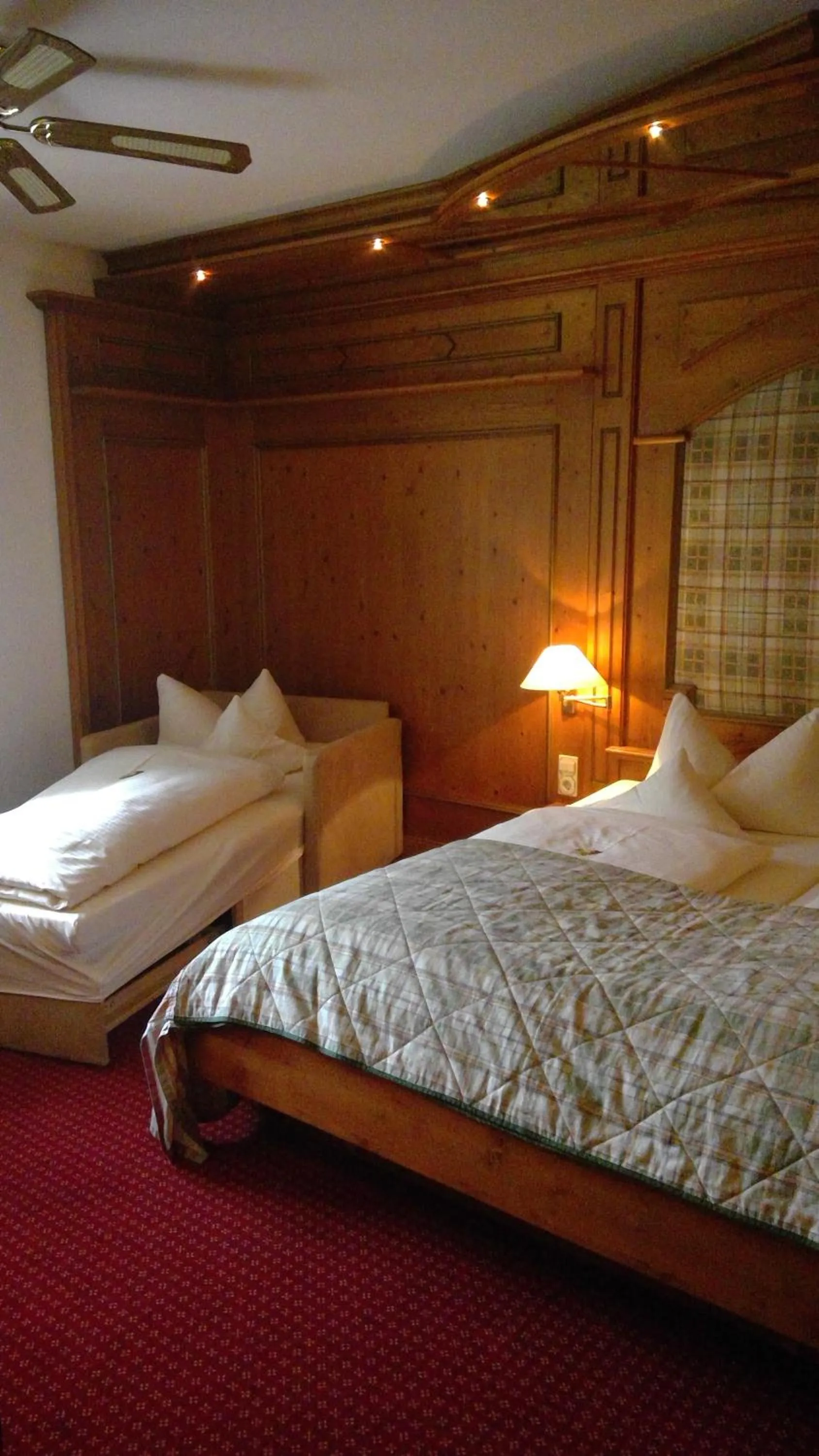 Bedroom, Bed in Hotel Augsburger Hof