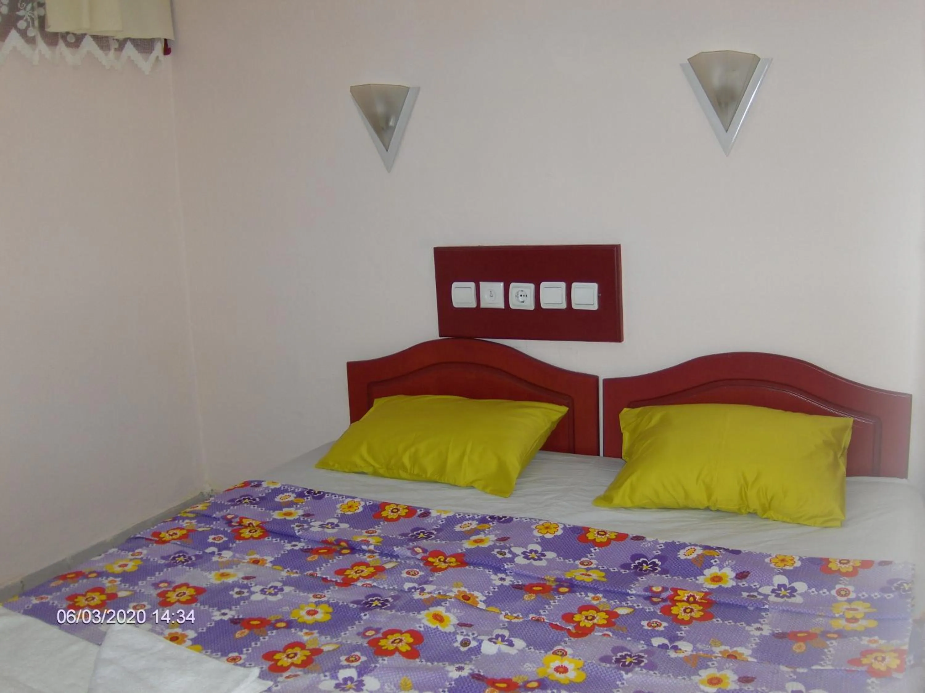 Photo of the whole room, Bed in Odessa Otel Avsallar