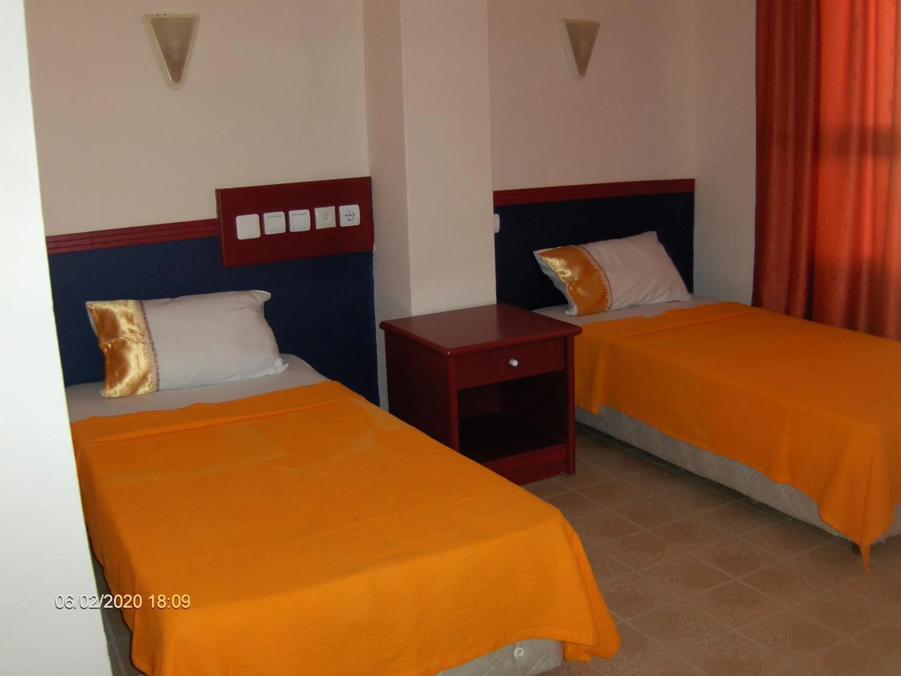 Photo of the whole room, Bed in Odessa Otel Avsallar