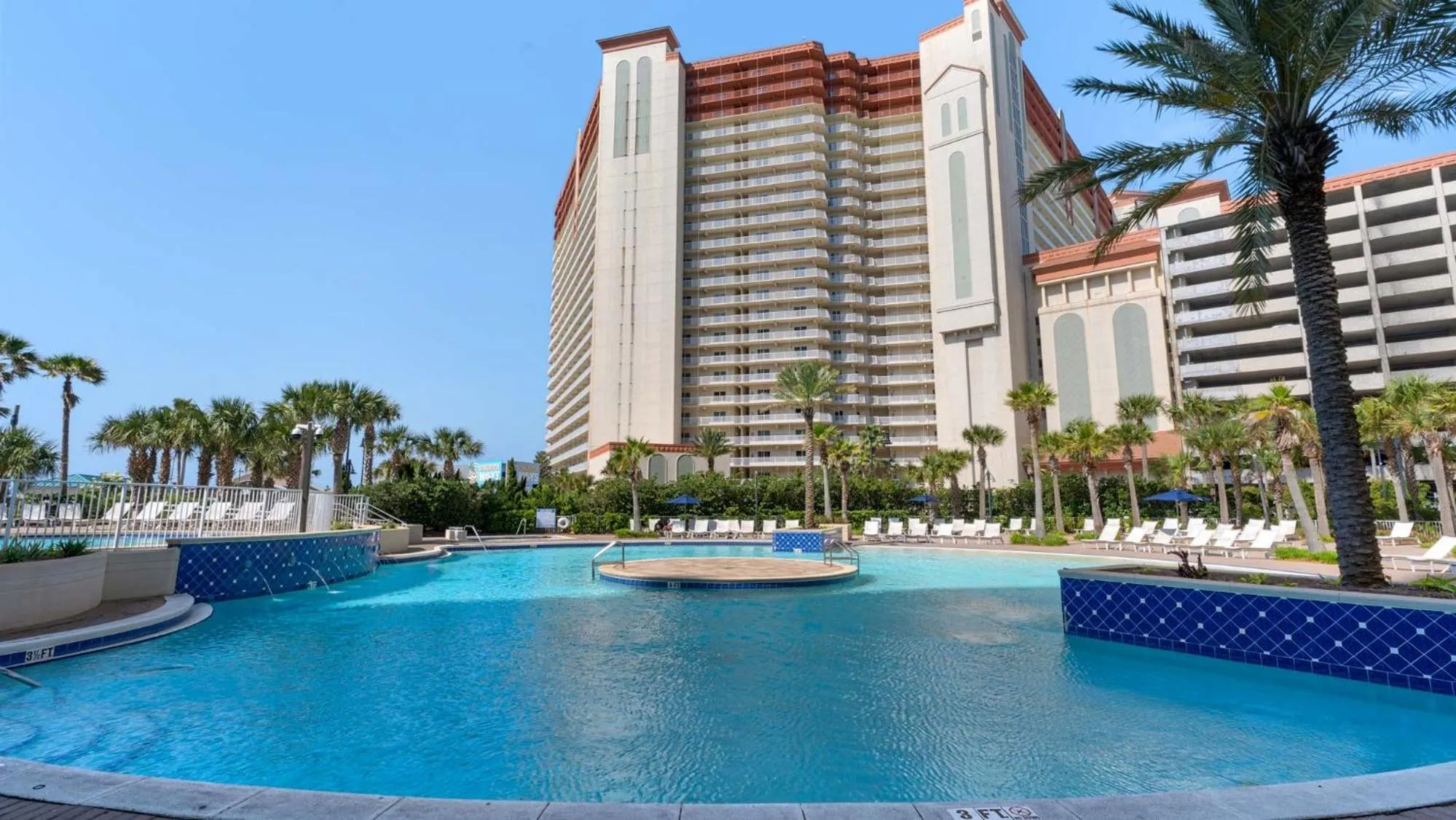 Laketown Wharf 335! 1 BD, 2 Bathroom with Amazing Amenities