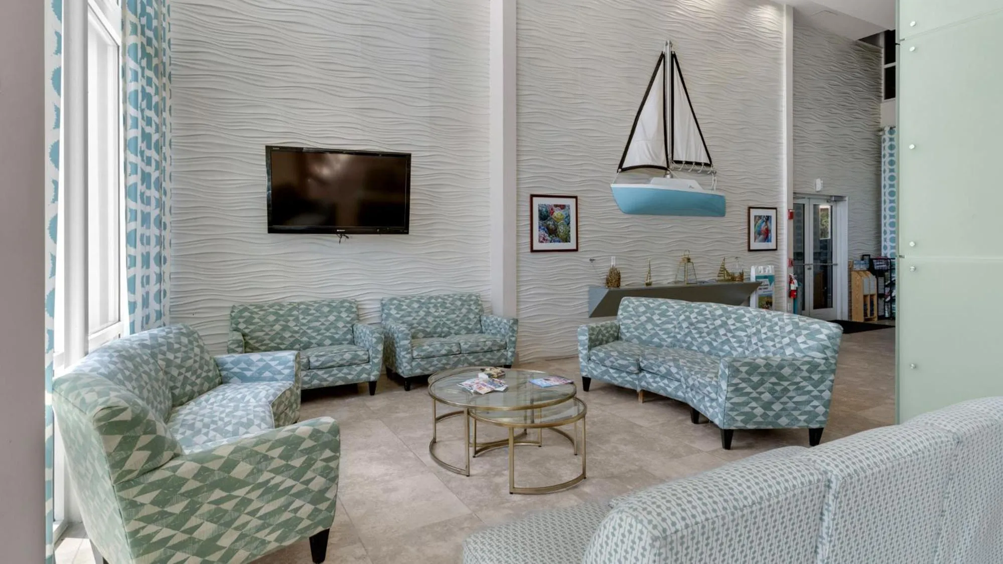 Laketown Wharf 335! 1 BD, 2 Bathroom with Amazing Amenities