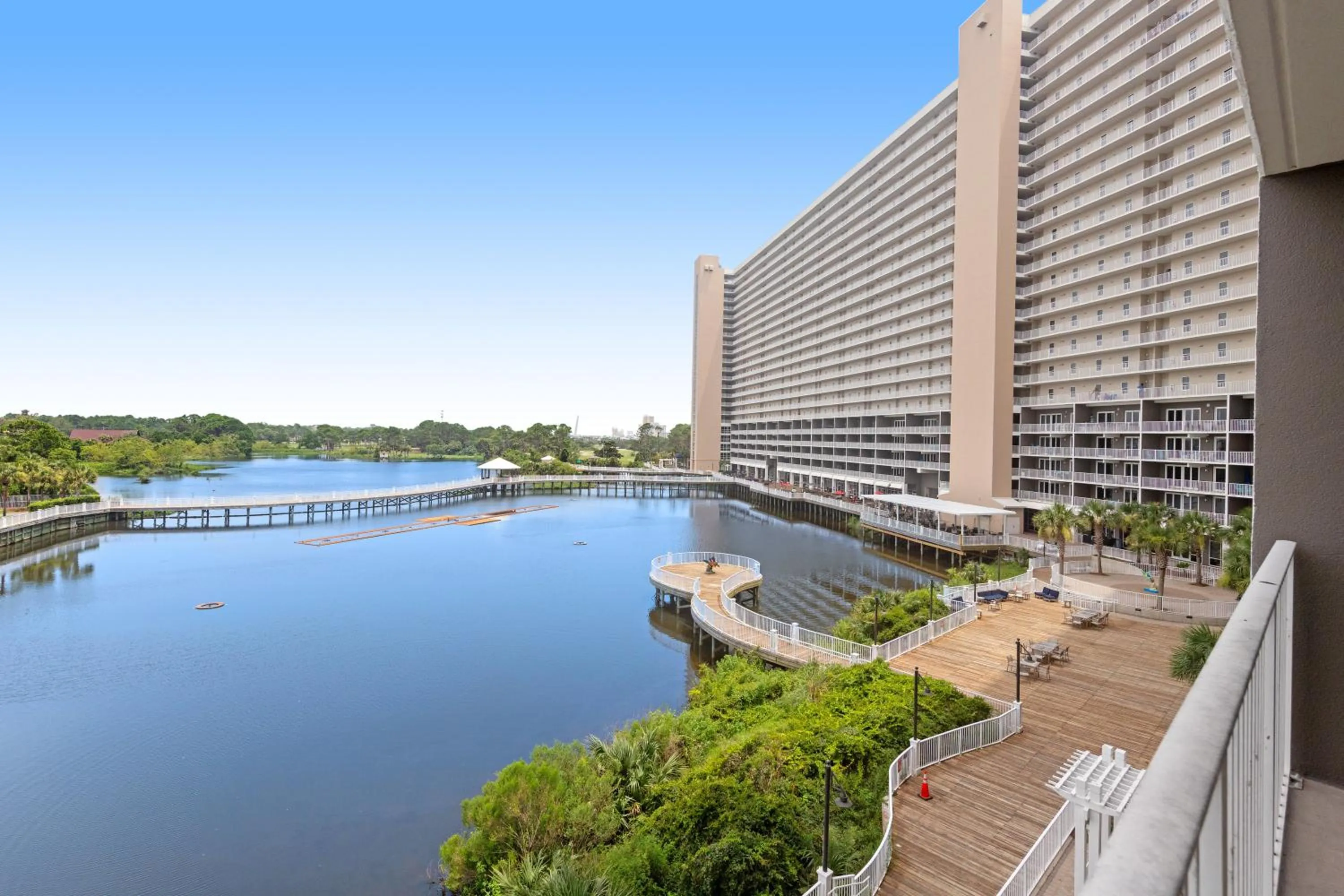 Laketown Wharf 335! 1 BD, 2 Bathroom with Amazing Amenities