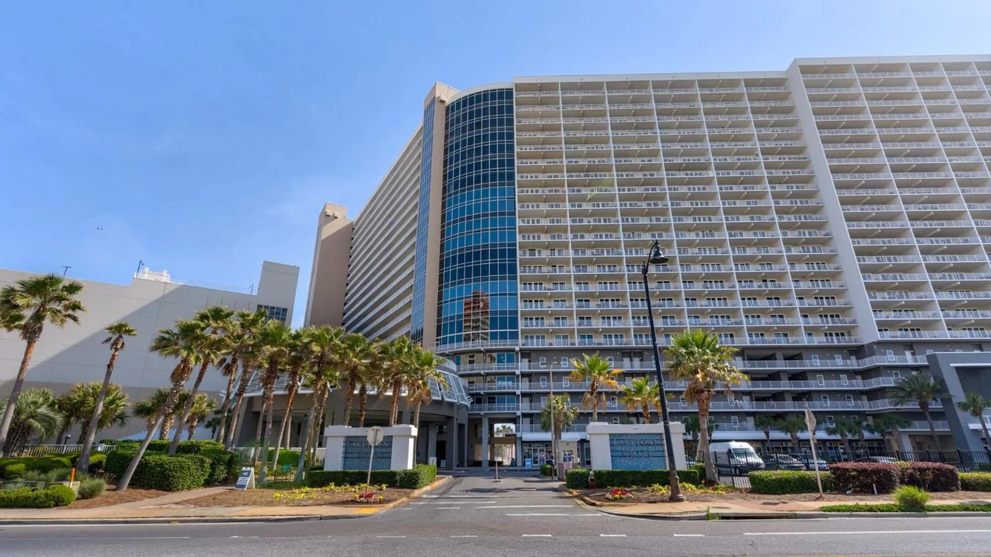Laketown Wharf 335! 1 BD, 2 Bathroom with Amazing Amenities