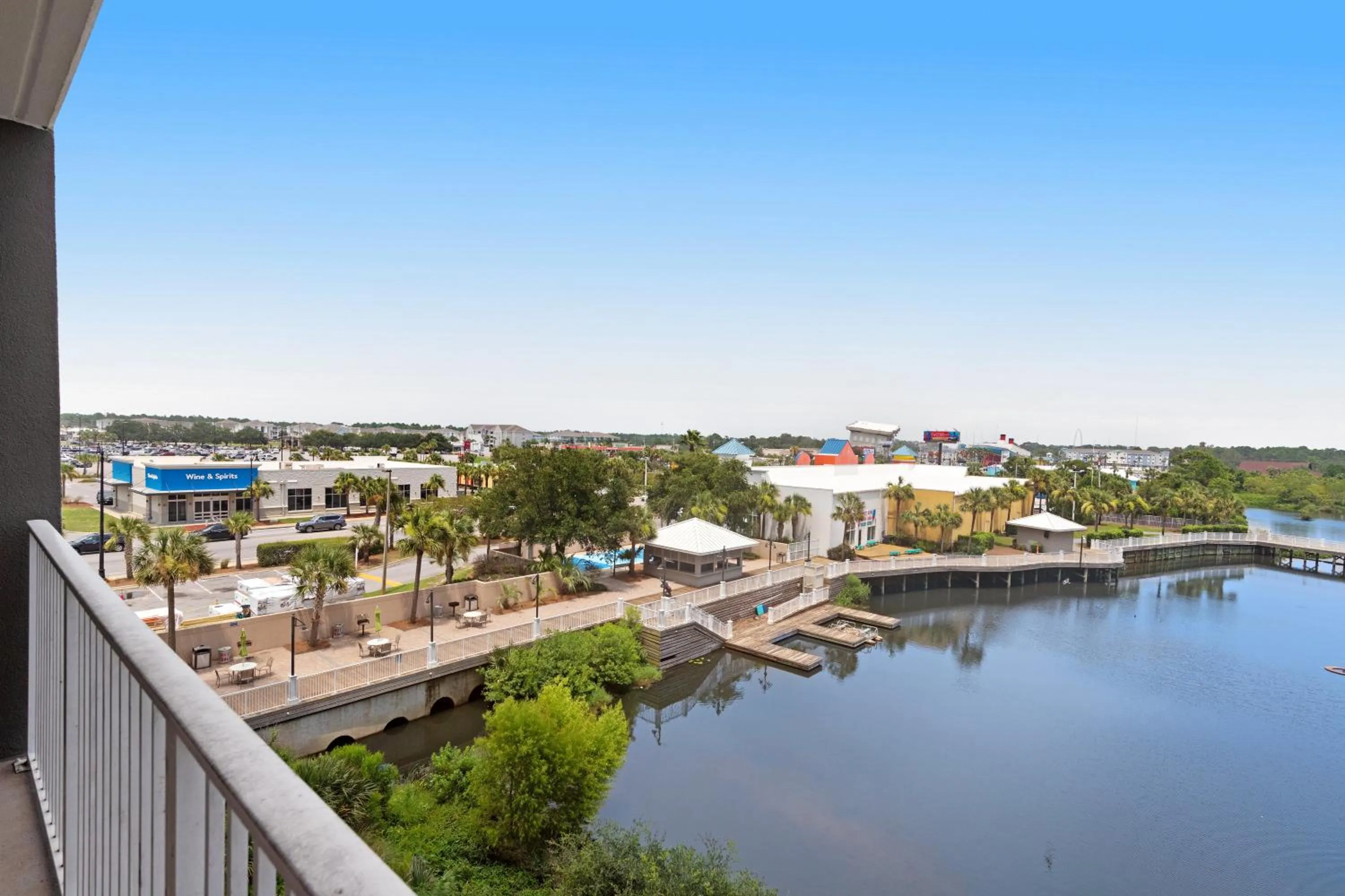 Laketown Wharf 335! 1 BD, 2 Bathroom with Amazing Amenities