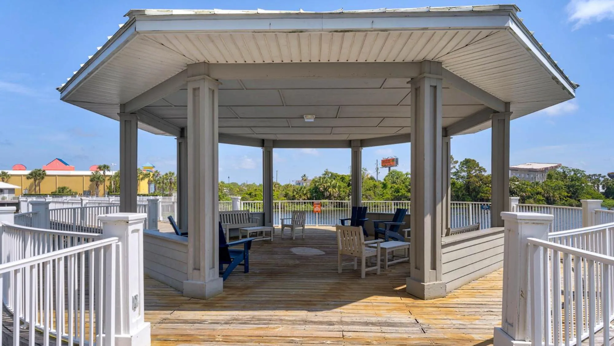 Laketown Wharf 335! 1 BD, 2 Bathroom with Amazing Amenities