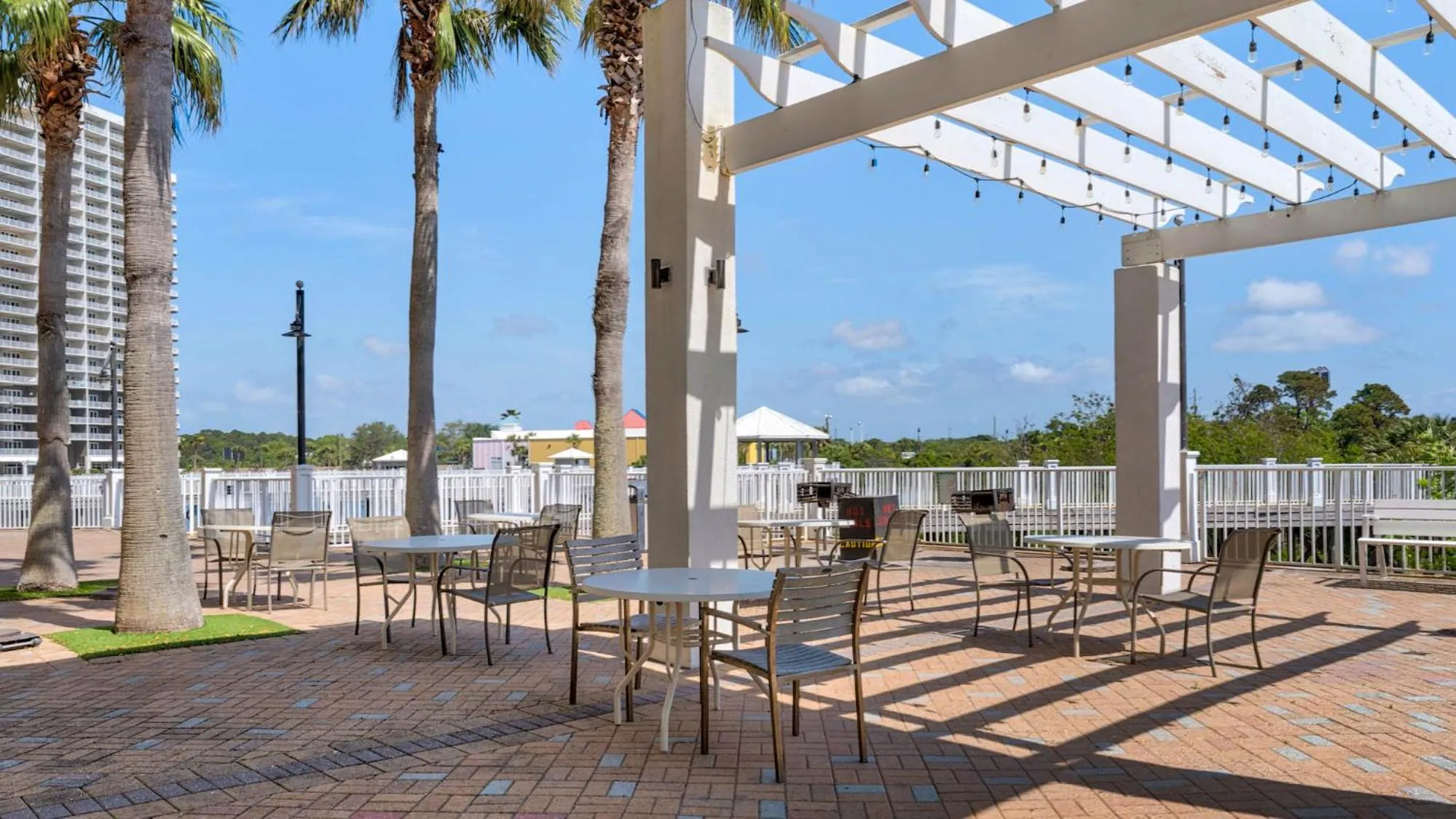 Laketown Wharf 335! 1 BD, 2 Bathroom with Amazing Amenities