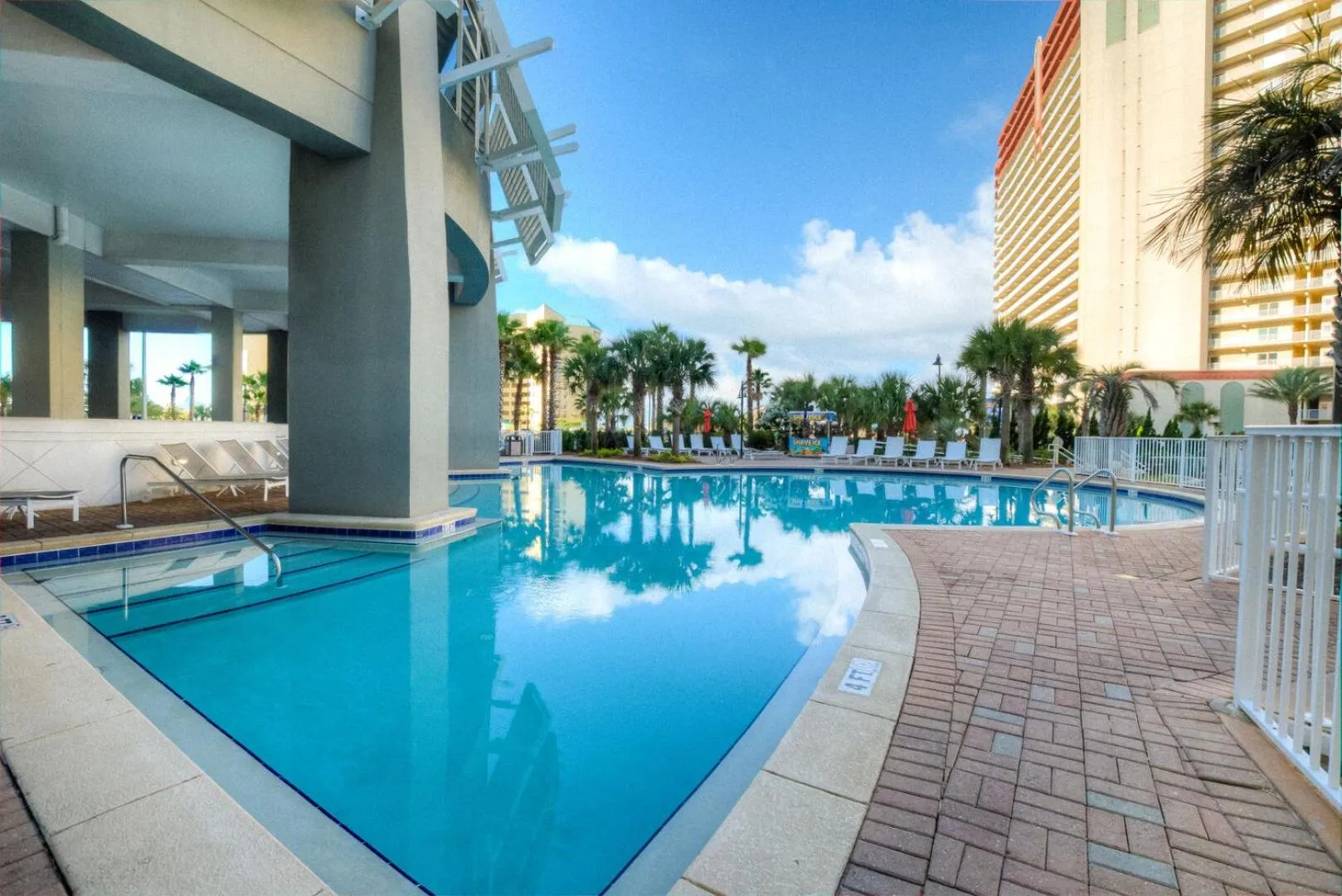 Laketown Wharf 335! 1 BD, 2 Bathroom with Amazing Amenities