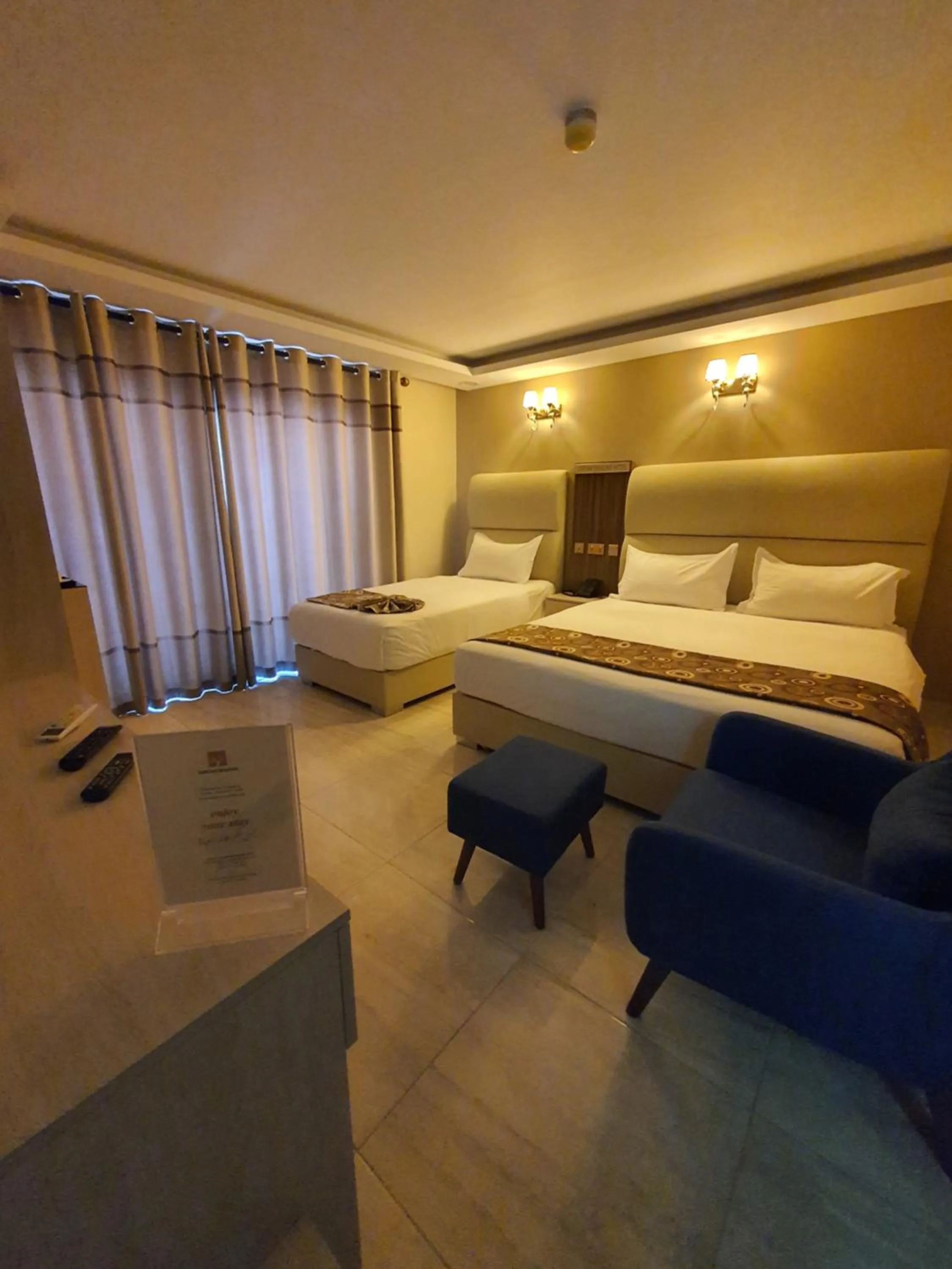 Balcony/Terrace, Bed in Jordan Seasons Hotel