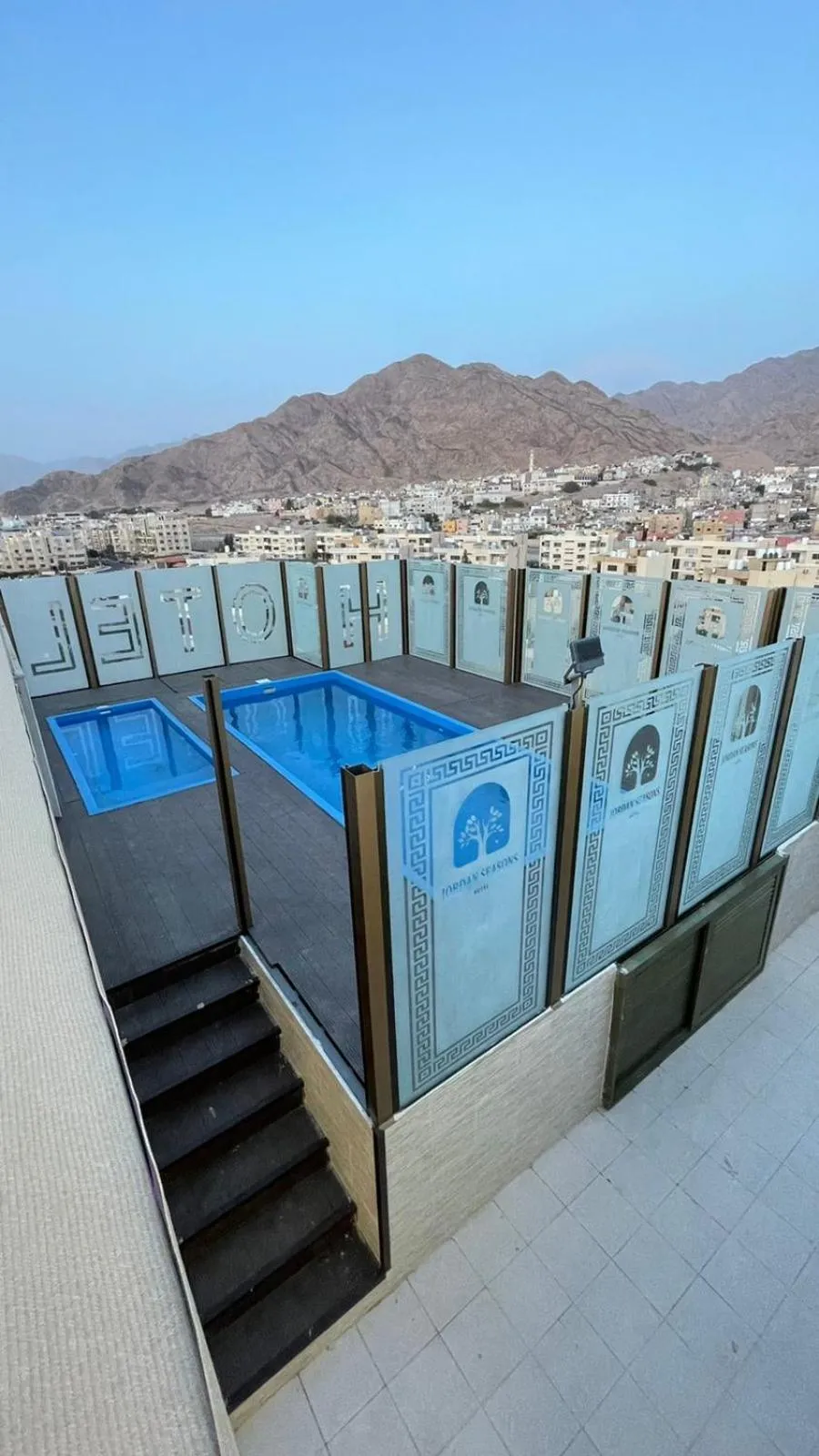 Pool view in Jordan Seasons Hotel