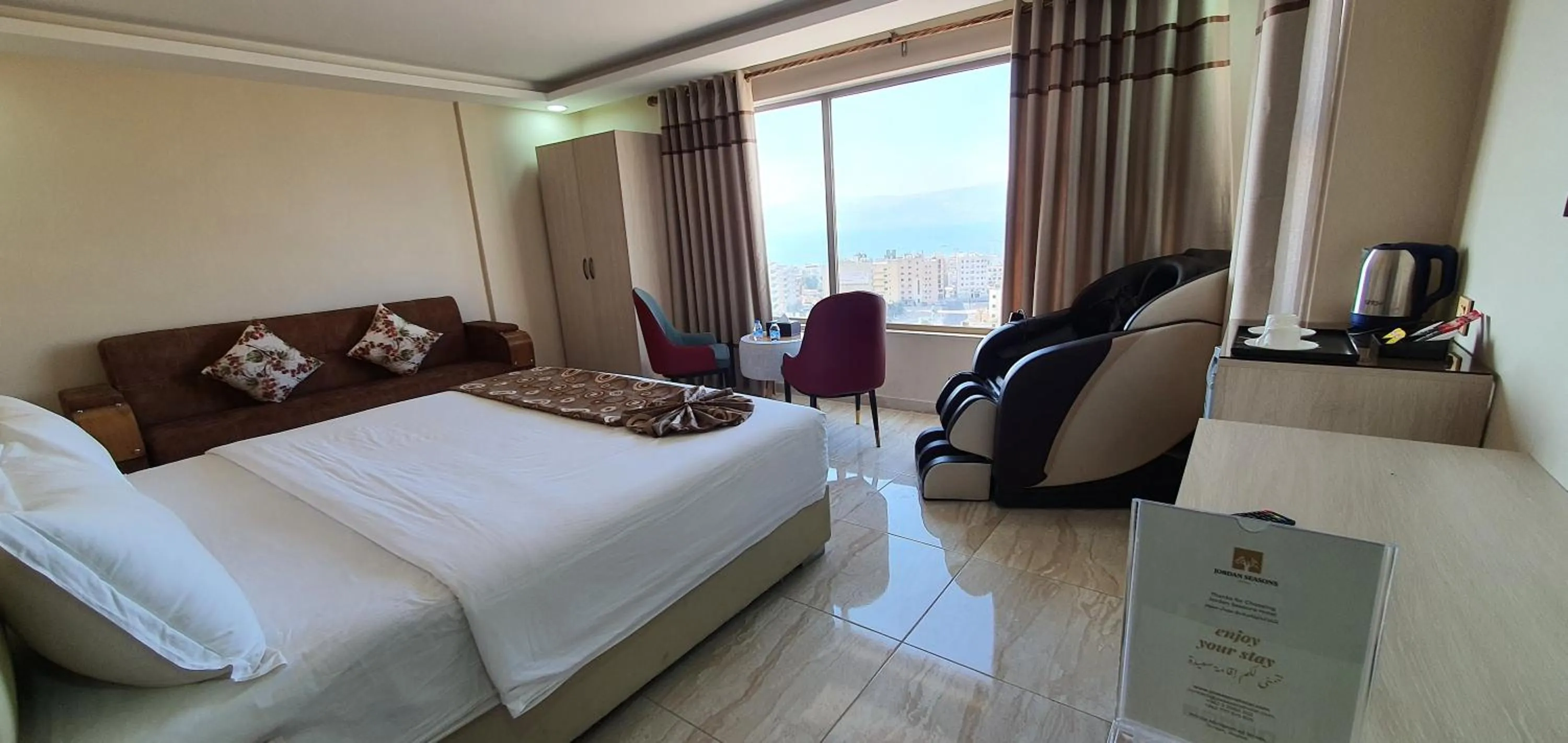 City view, Bed in Jordan Seasons Hotel