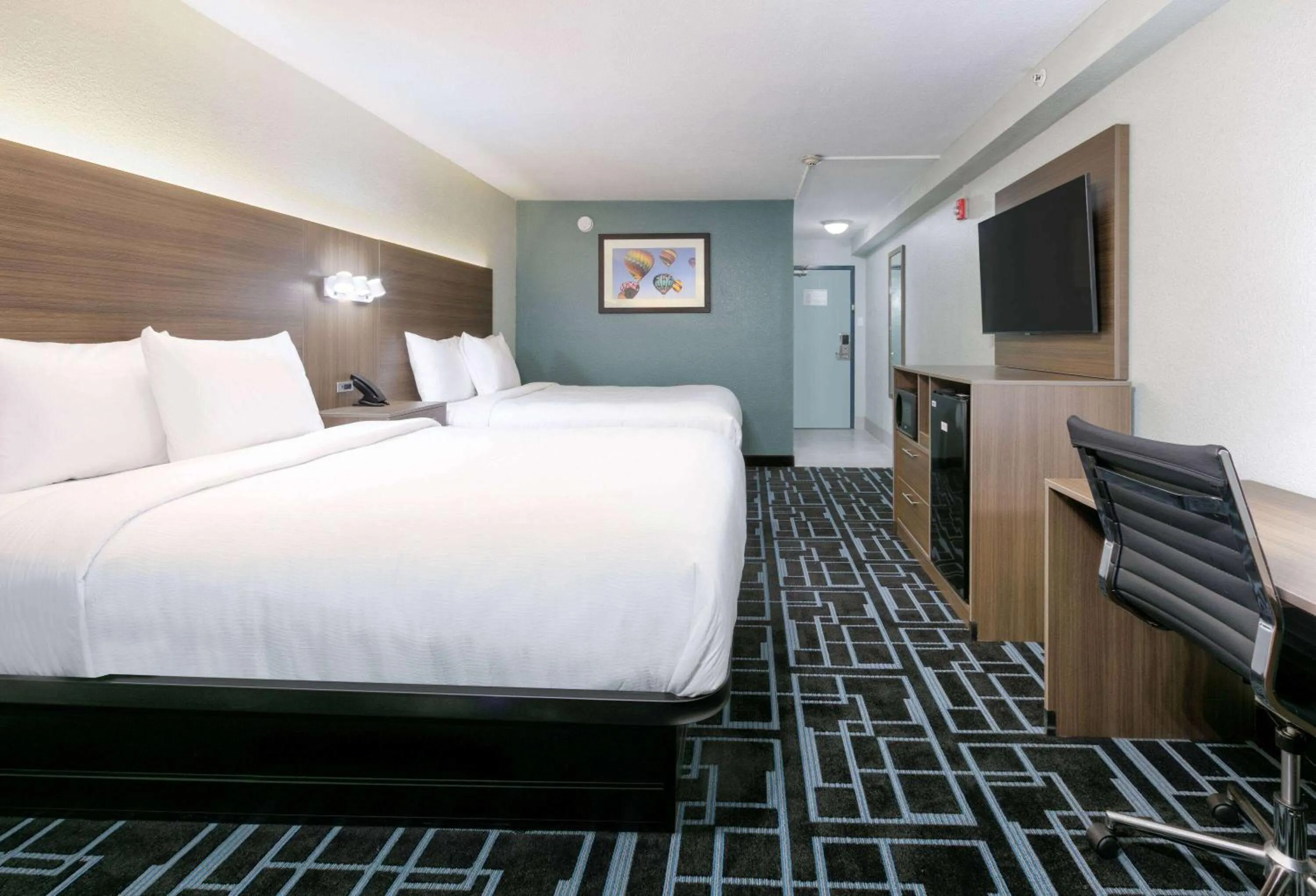 Photo of the whole room, Bed in Baymont by Wyndham Chattanooga Eastridge